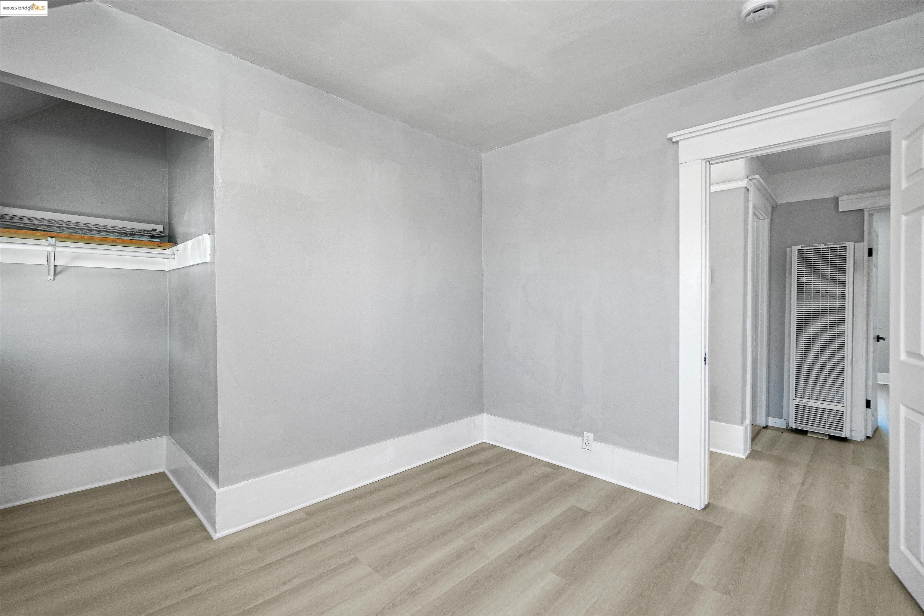 Detail Gallery Image 17 of 30 For 2207 E 19th St, Oakland,  CA 94606 - 4 Beds | 1/1 Baths