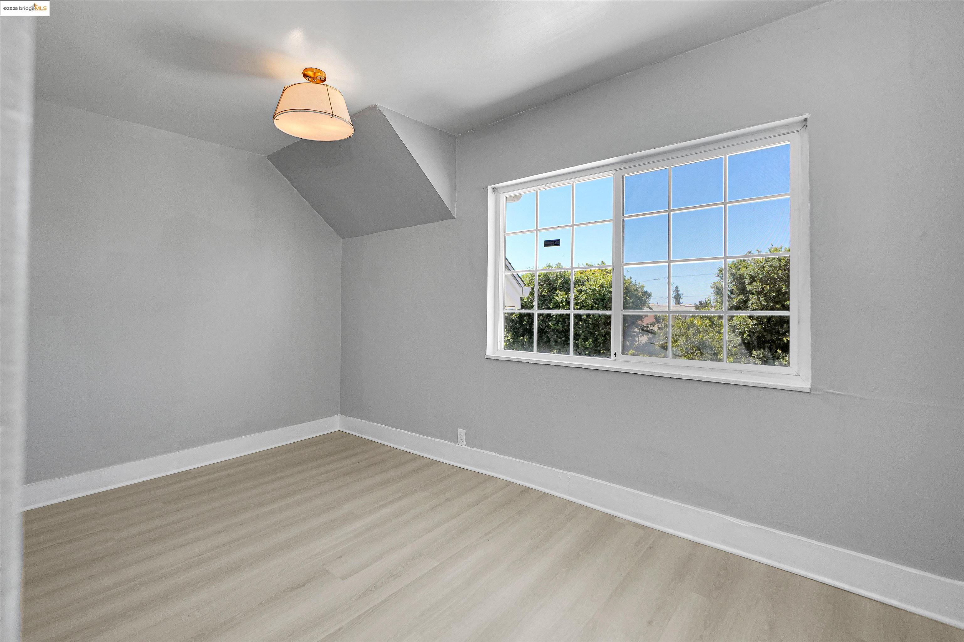 Detail Gallery Image 20 of 30 For 2207 E 19th St, Oakland,  CA 94606 - 4 Beds | 1/1 Baths