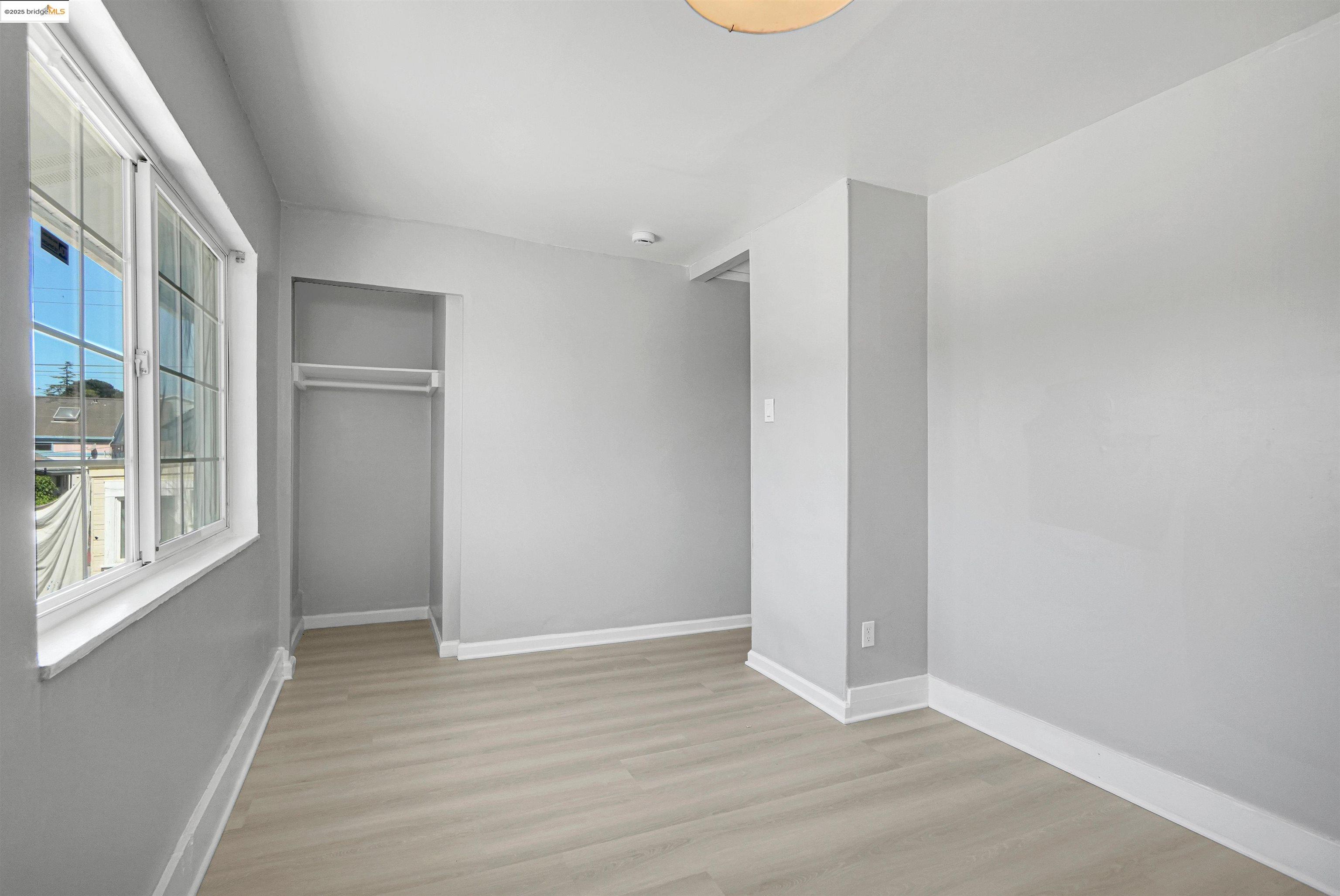 Detail Gallery Image 21 of 30 For 2207 E 19th St, Oakland,  CA 94606 - 4 Beds | 1/1 Baths