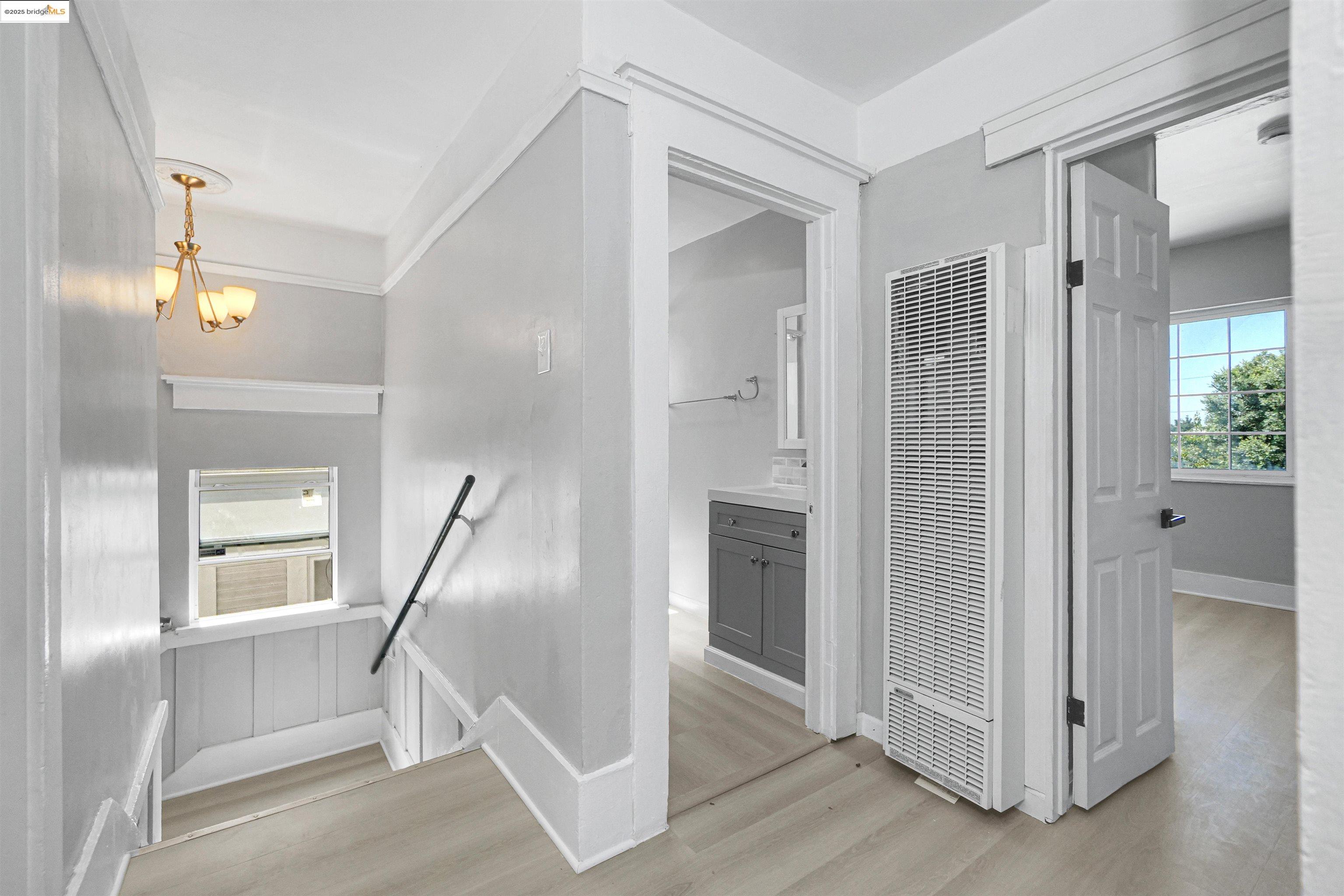 Detail Gallery Image 23 of 30 For 2207 E 19th St, Oakland,  CA 94606 - 4 Beds | 1/1 Baths