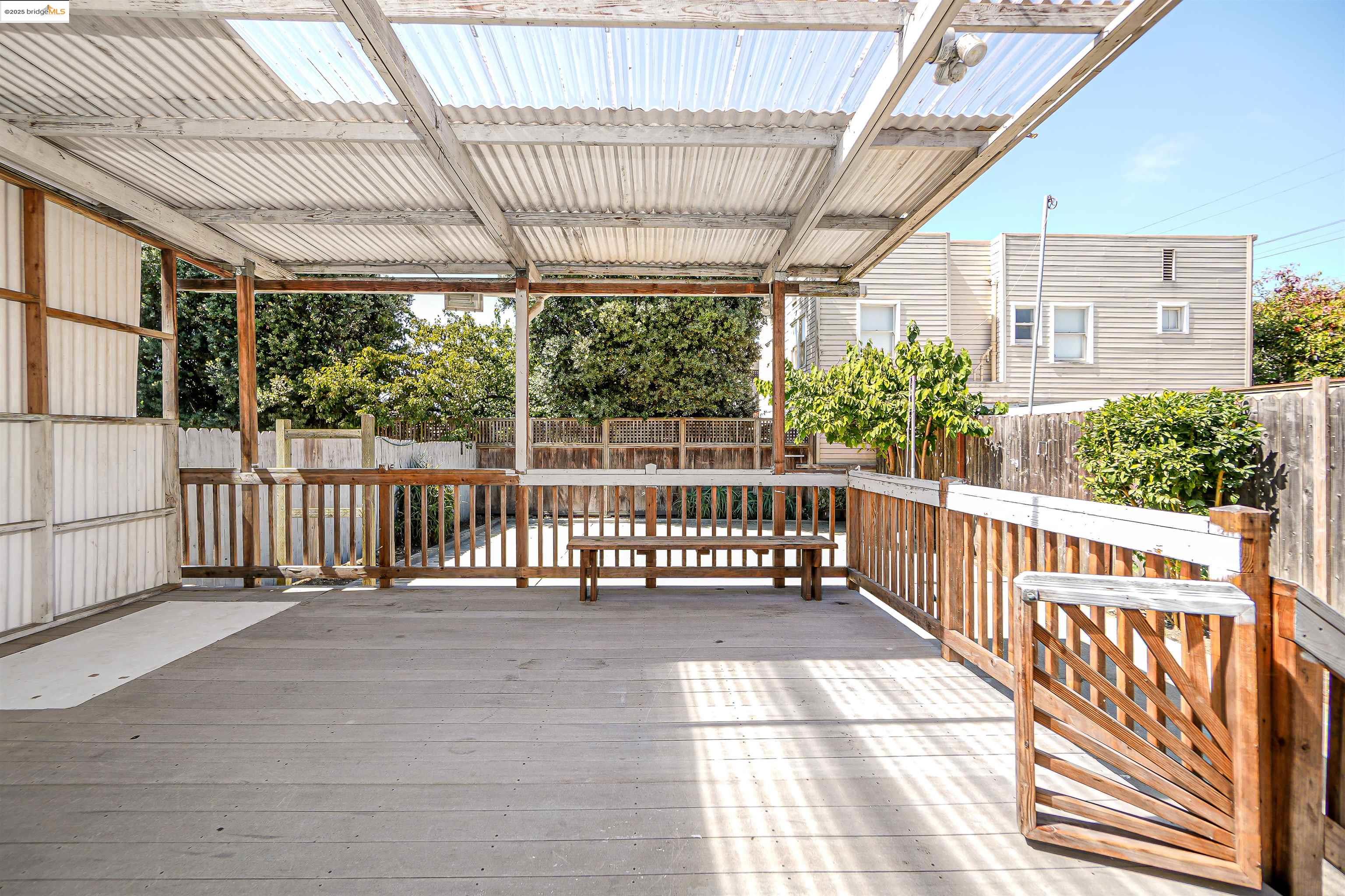 Detail Gallery Image 26 of 30 For 2207 E 19th St, Oakland,  CA 94606 - 4 Beds | 1/1 Baths