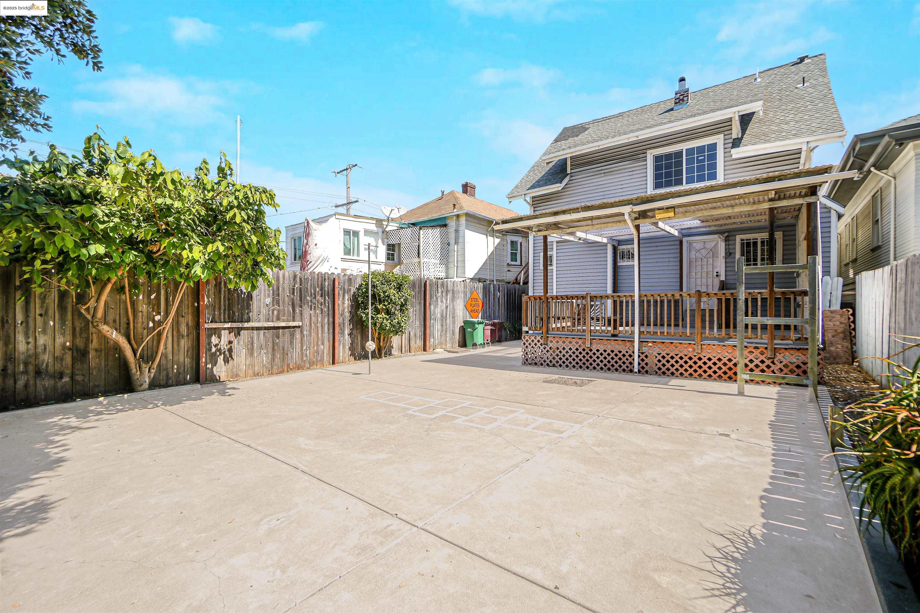 Detail Gallery Image 28 of 30 For 2207 E 19th St, Oakland,  CA 94606 - 4 Beds | 1/1 Baths