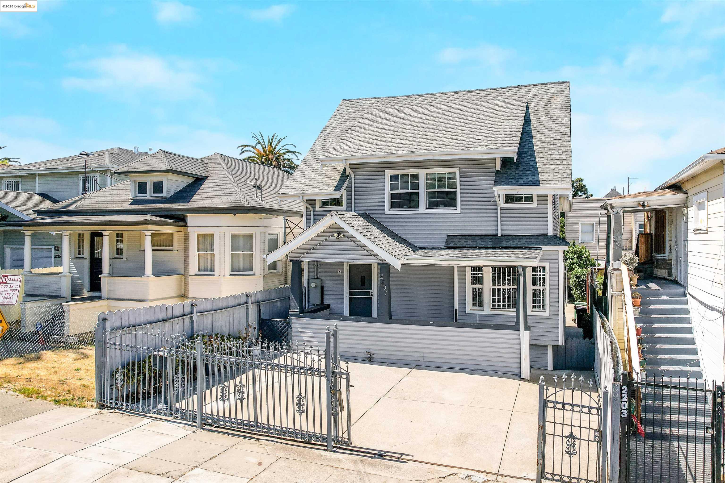 Detail Gallery Image 29 of 30 For 2207 E 19th St, Oakland,  CA 94606 - 4 Beds | 1/1 Baths