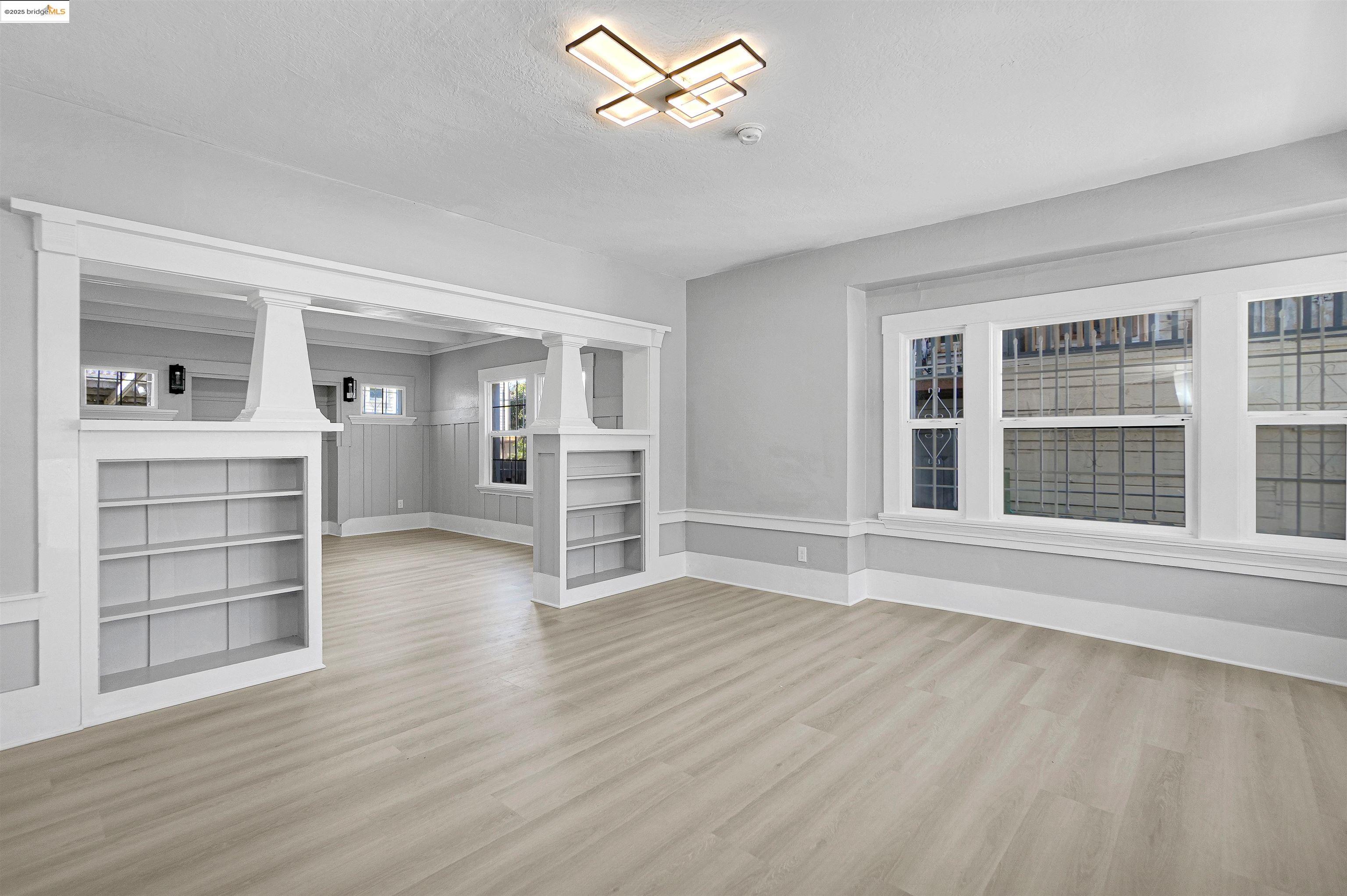 Detail Gallery Image 4 of 30 For 2207 E 19th St, Oakland,  CA 94606 - 4 Beds | 1/1 Baths
