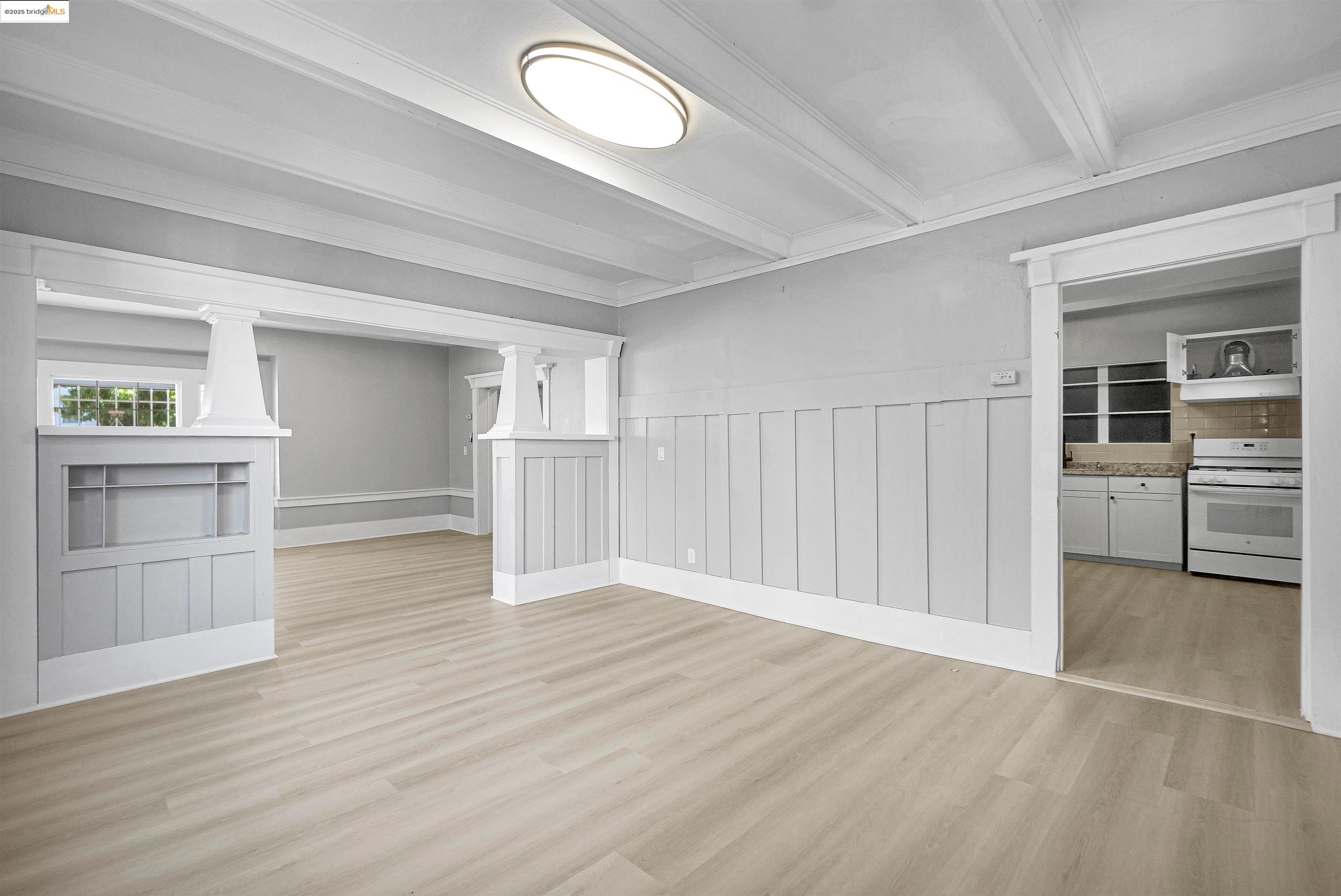 Detail Gallery Image 8 of 30 For 2207 E 19th St, Oakland,  CA 94606 - 4 Beds | 1/1 Baths
