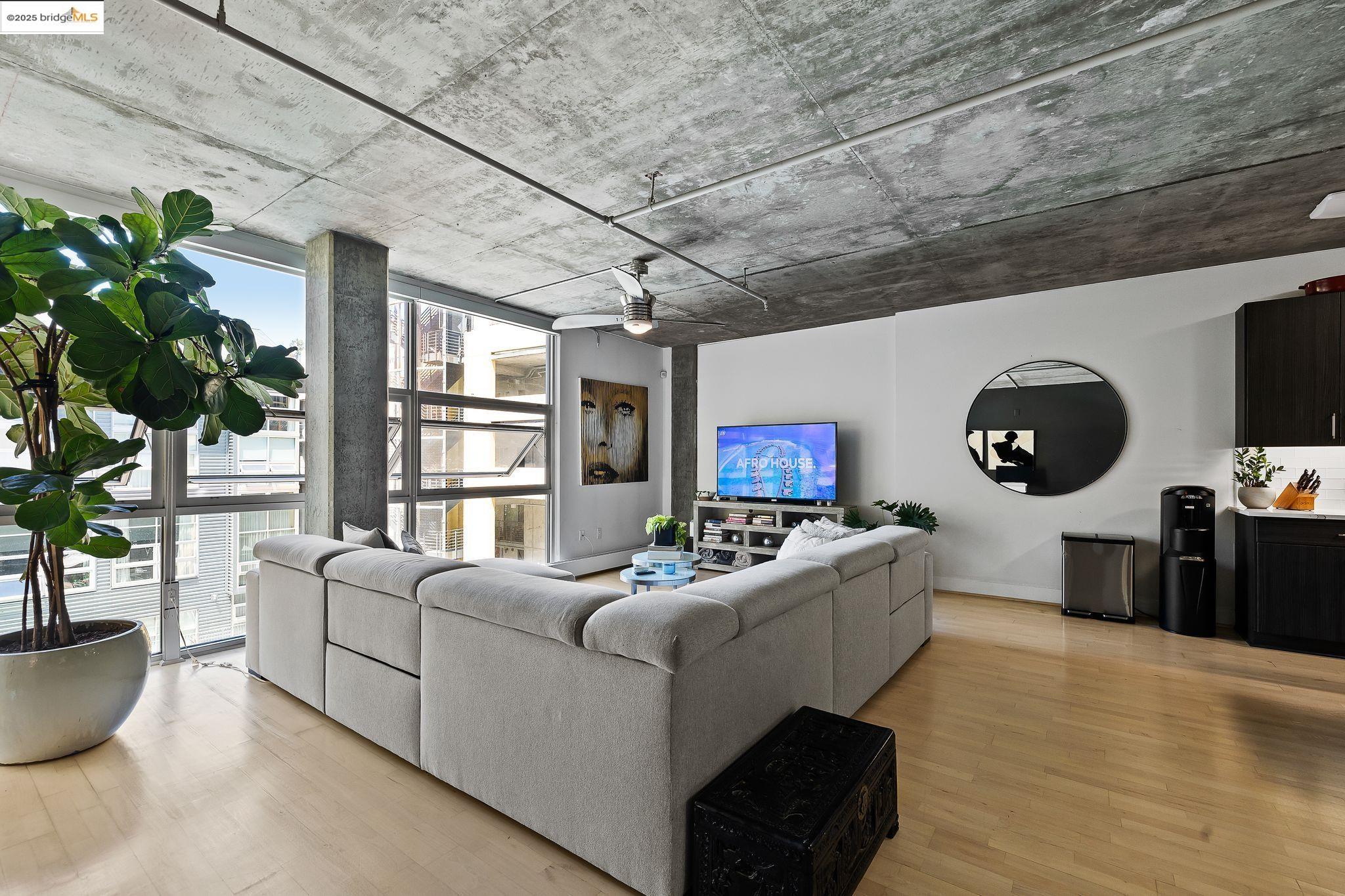 Detail Gallery Image 3 of 43 For 311 Oak St #720,  Oakland,  CA 94607 - 1 Beds | 1 Baths