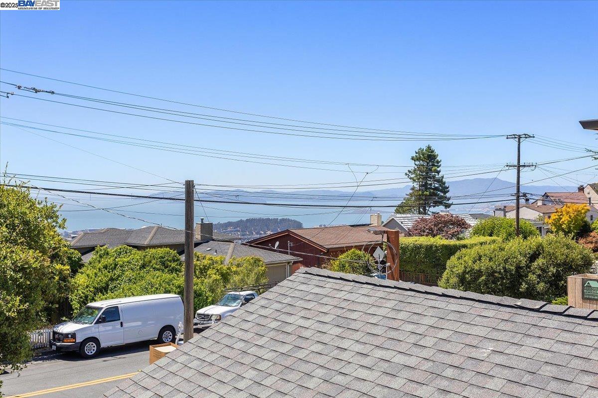 Detail Gallery Image 15 of 23 For 543 Grizzly Peak Blvd, Berkeley,  CA 94708 - 3 Beds | 2 Baths