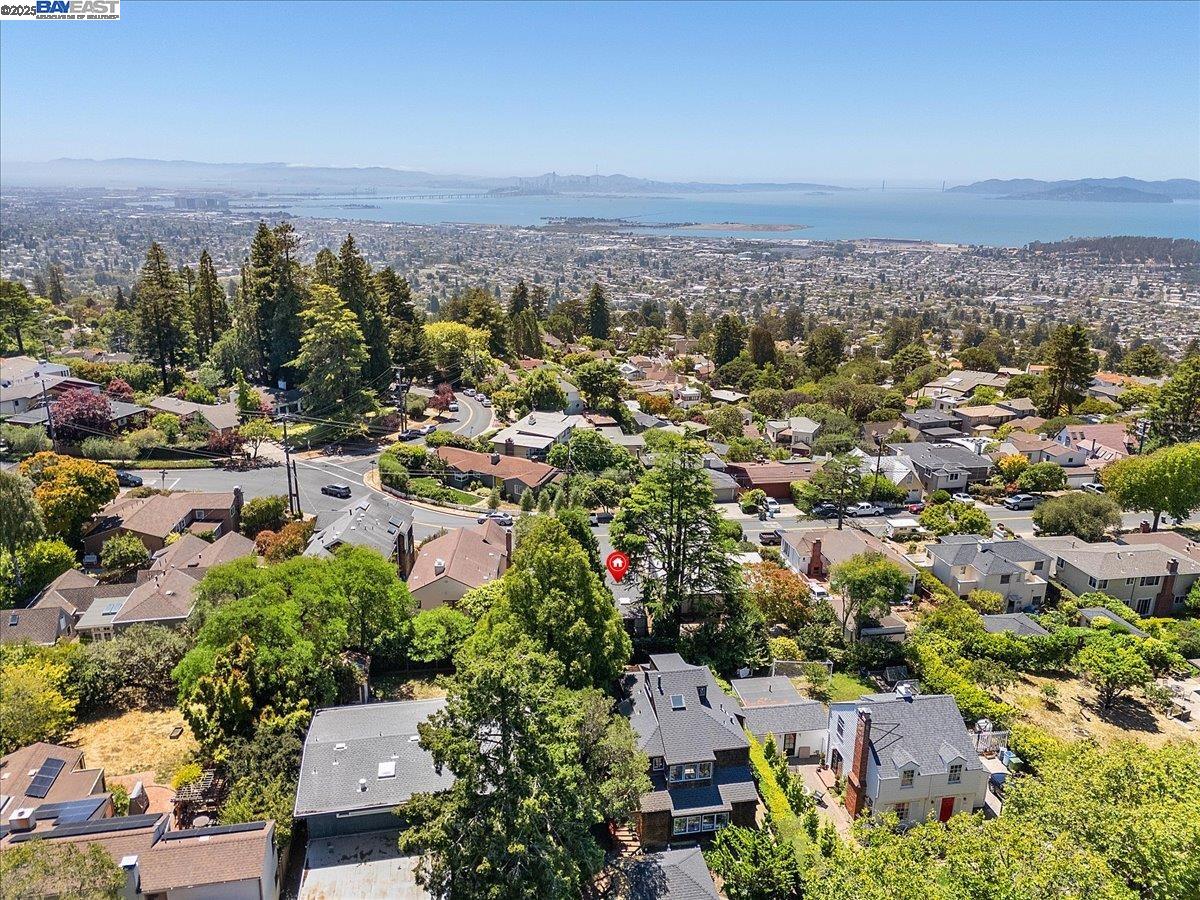 Detail Gallery Image 20 of 23 For 543 Grizzly Peak Blvd, Berkeley,  CA 94708 - 3 Beds | 2 Baths