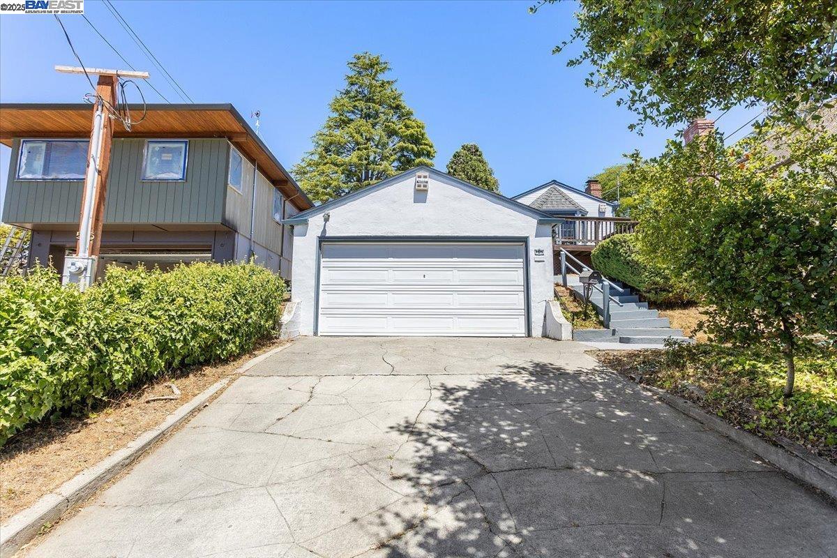Detail Gallery Image 3 of 23 For 543 Grizzly Peak Blvd, Berkeley,  CA 94708 - 3 Beds | 2 Baths