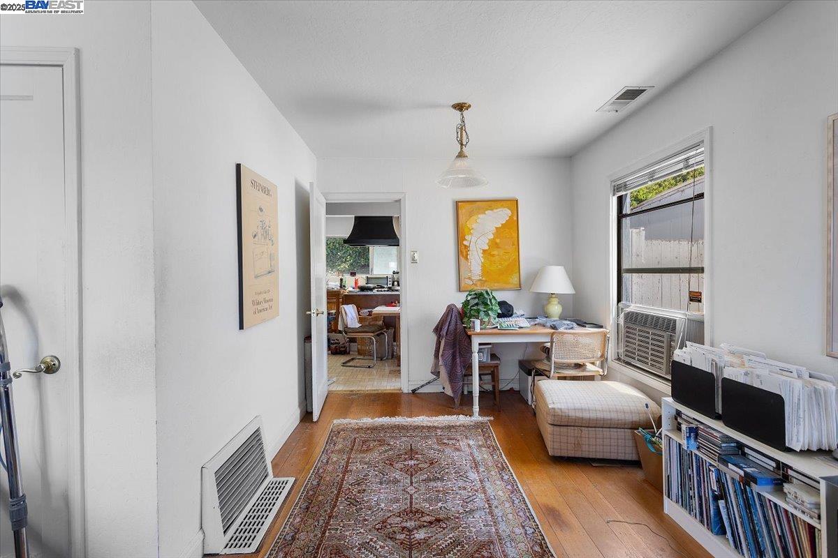 Detail Gallery Image 5 of 23 For 543 Grizzly Peak Blvd, Berkeley,  CA 94708 - 3 Beds | 2 Baths