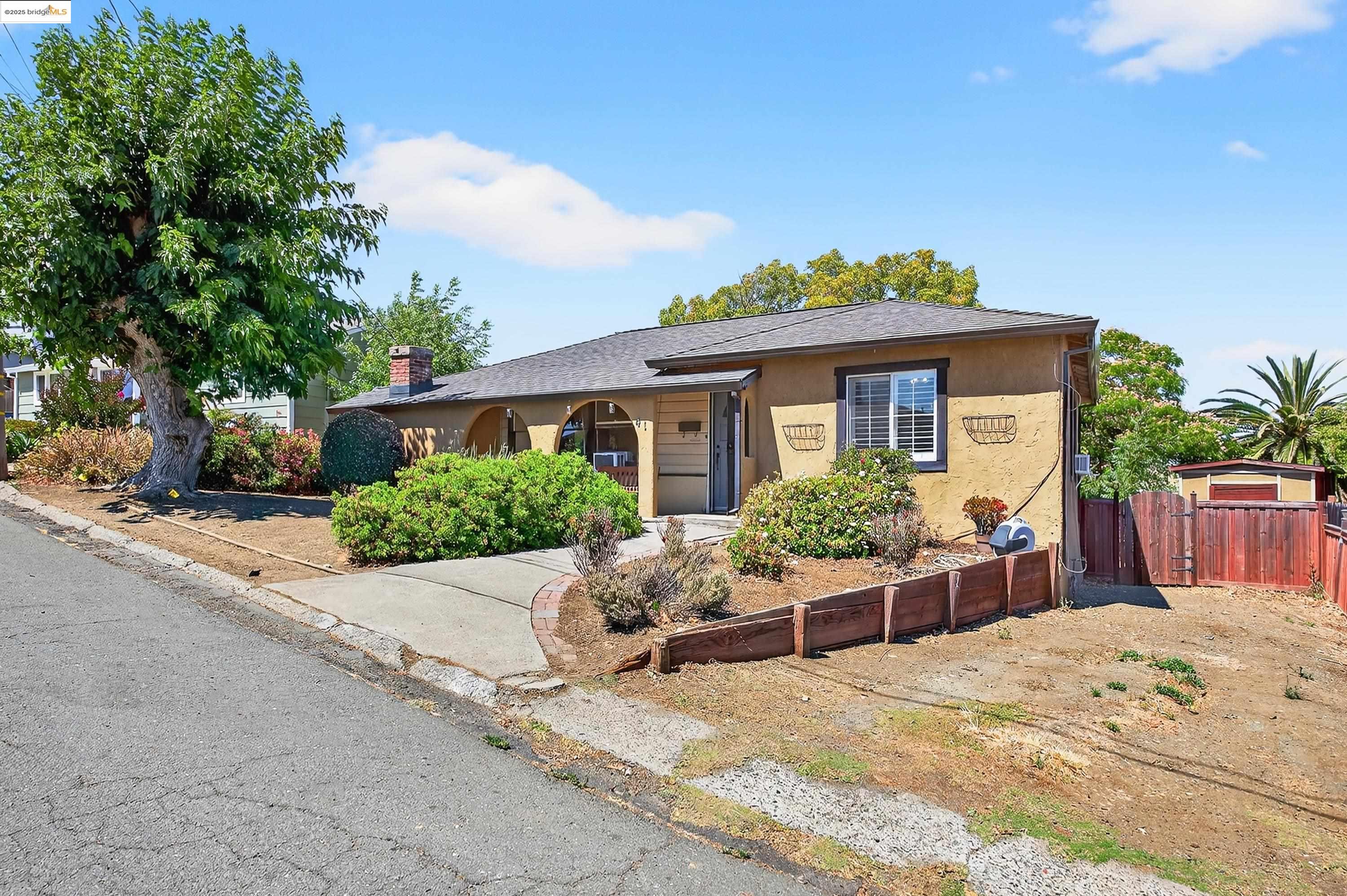 Detail Gallery Image 3 of 60 For 41 Corte Dorado Ct., Benicia,  CA 94510 - 2 Beds | 1 Baths