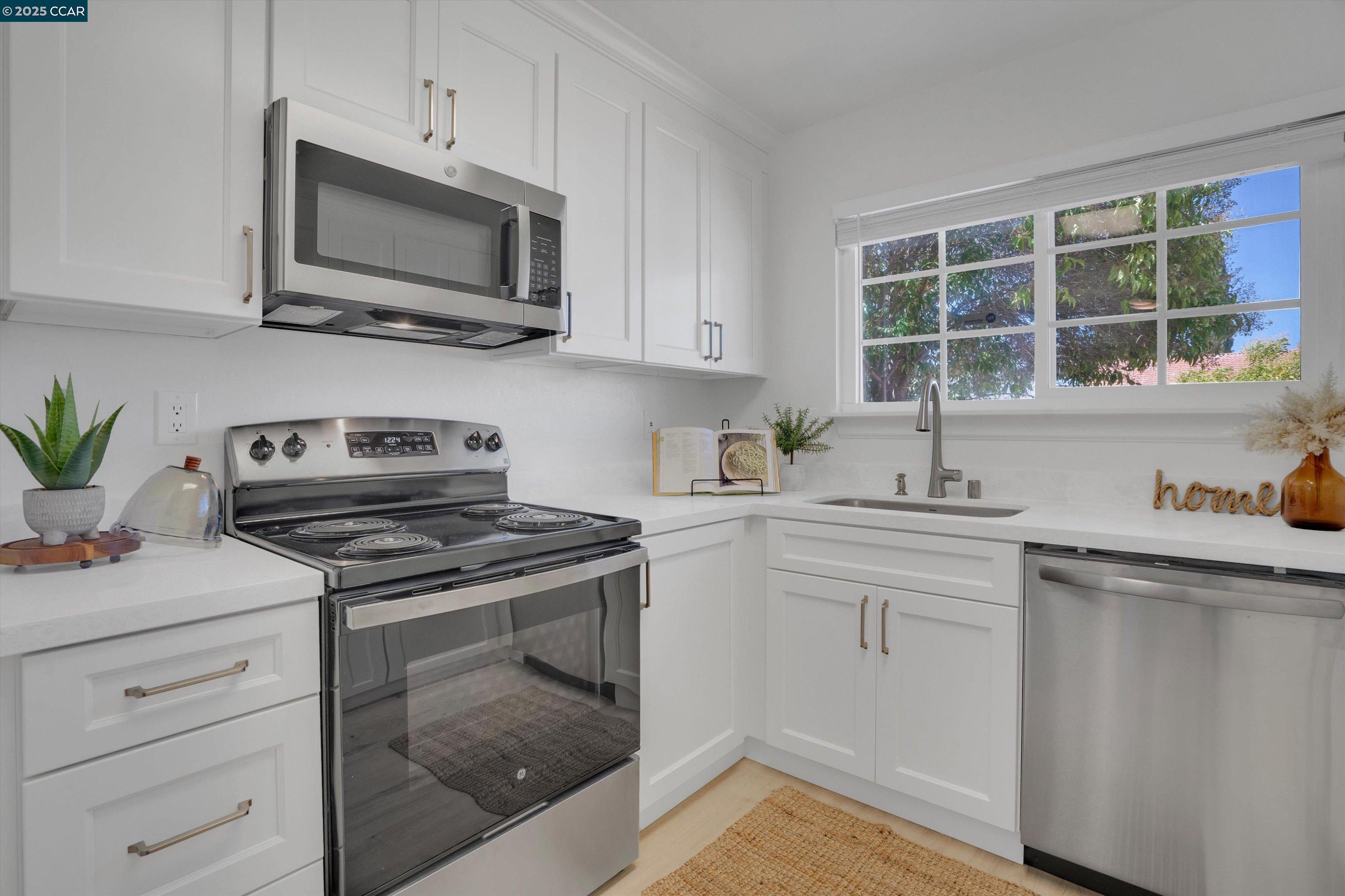Detail Gallery Image 10 of 24 For 3253 Madrone St, Antioch,  CA 94509 - 3 Beds | 2 Baths