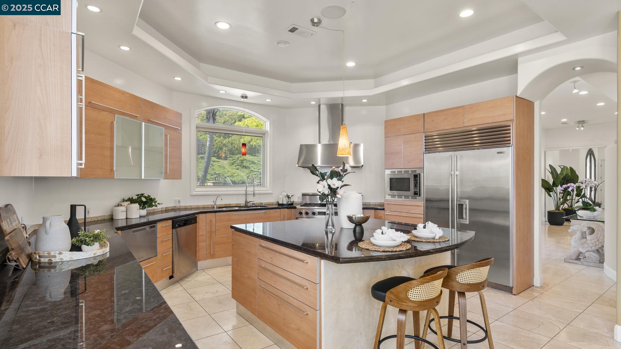 Detail Gallery Image 12 of 36 For 131 Montecito Crescent, Walnut Creek,  CA 94597 - 5 Beds | 5 Baths