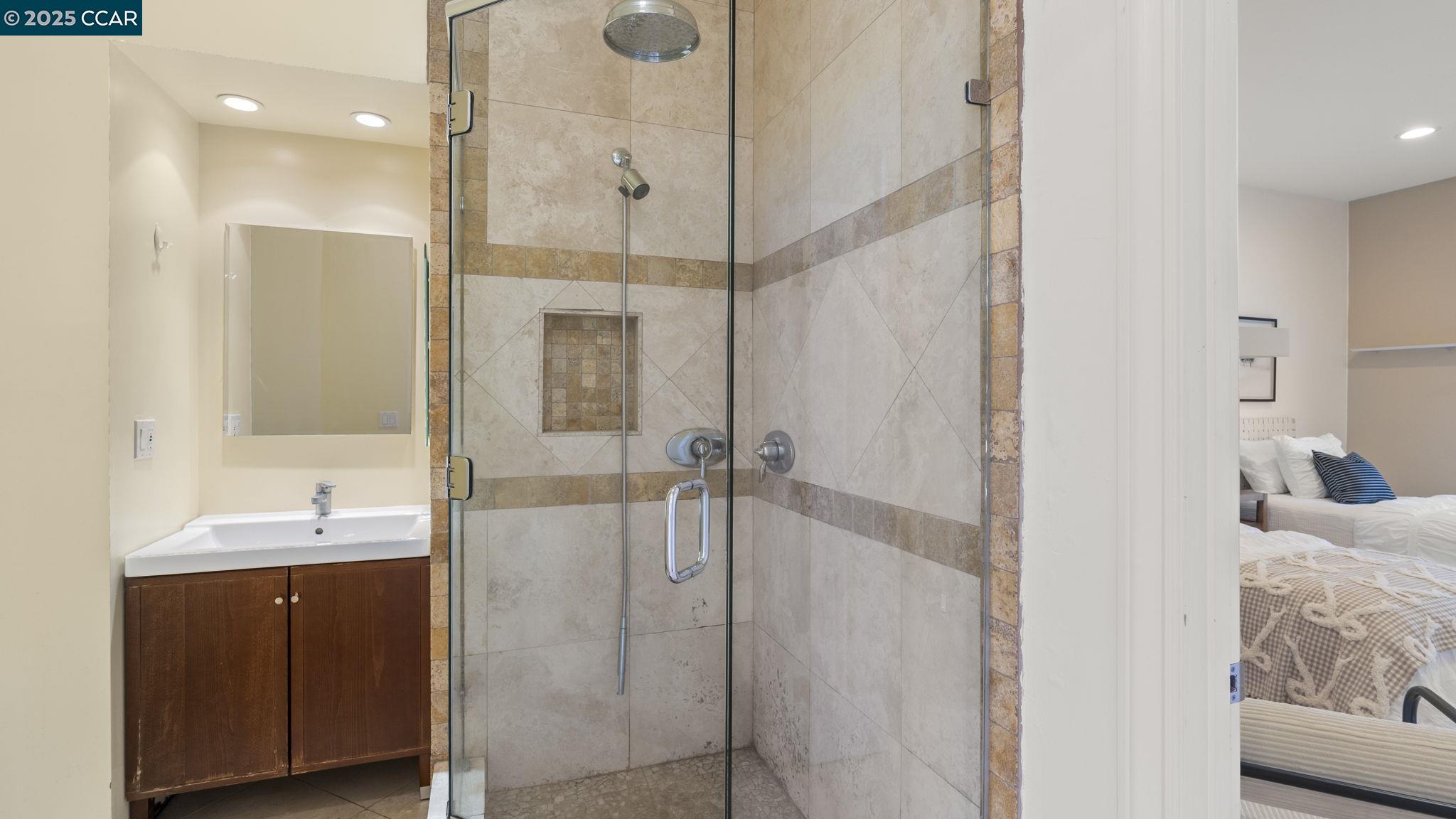 Detail Gallery Image 24 of 36 For 131 Montecito Crescent, Walnut Creek,  CA 94597 - 5 Beds | 5 Baths