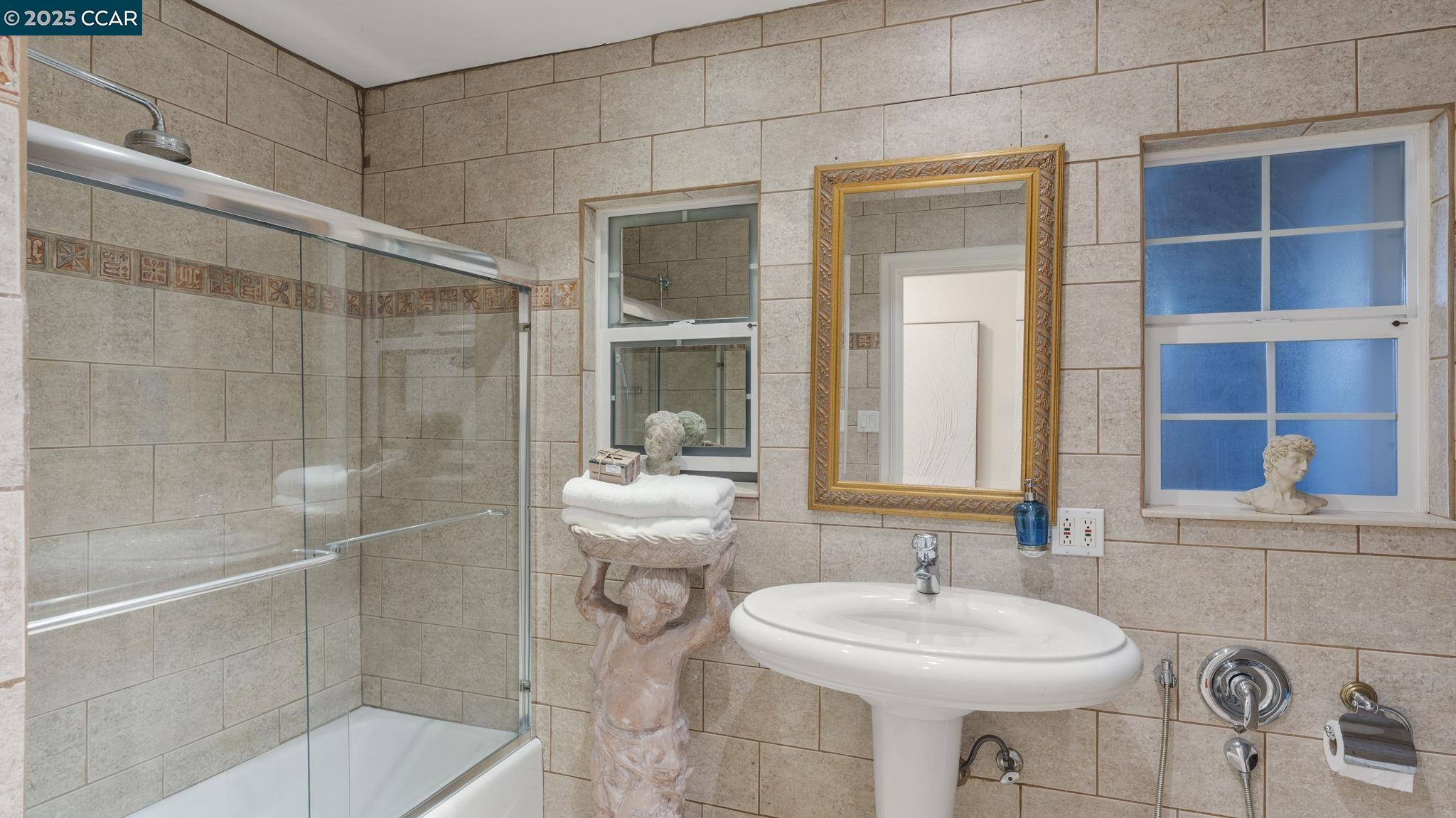 Detail Gallery Image 28 of 36 For 131 Montecito Crescent, Walnut Creek,  CA 94597 - 5 Beds | 5 Baths