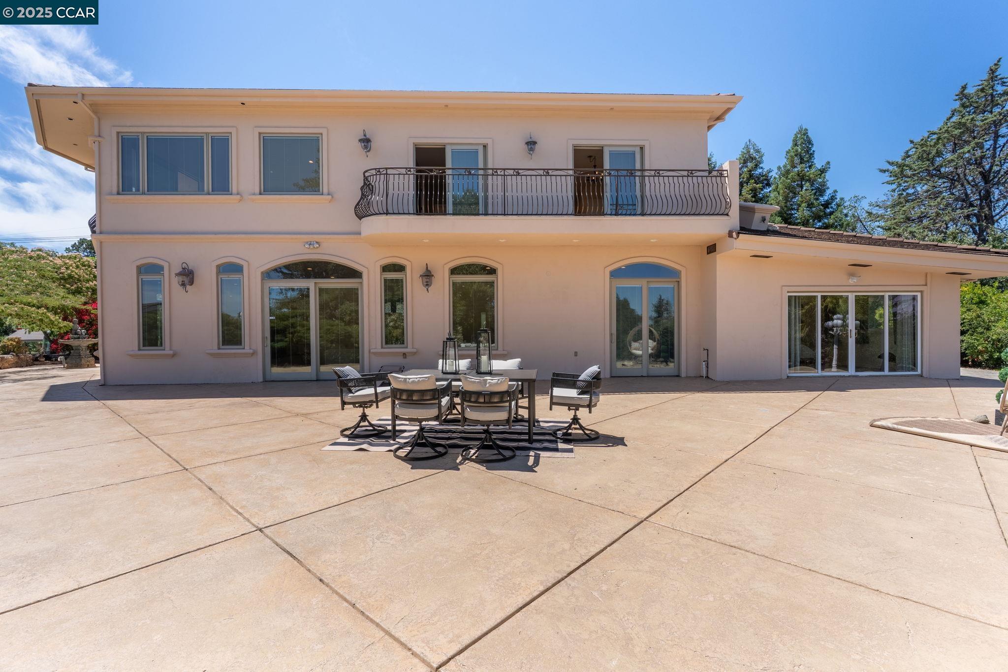 Detail Gallery Image 30 of 36 For 131 Montecito Crescent, Walnut Creek,  CA 94597 - 5 Beds | 5 Baths