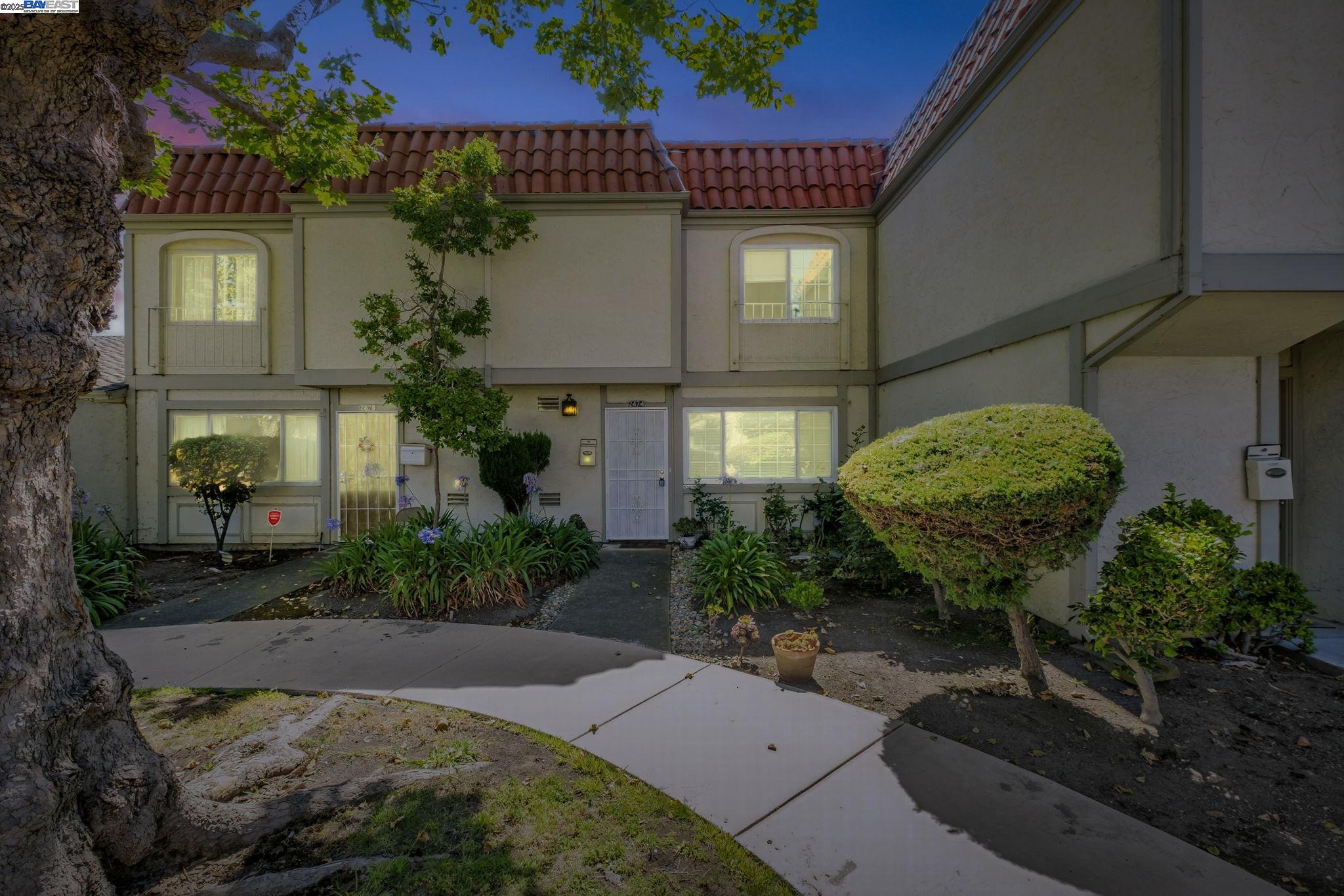Detail Gallery Image 2 of 28 For 2474 Fairway Dr, San Leandro,  CA 94577 - 2 Beds | 1/1 Baths