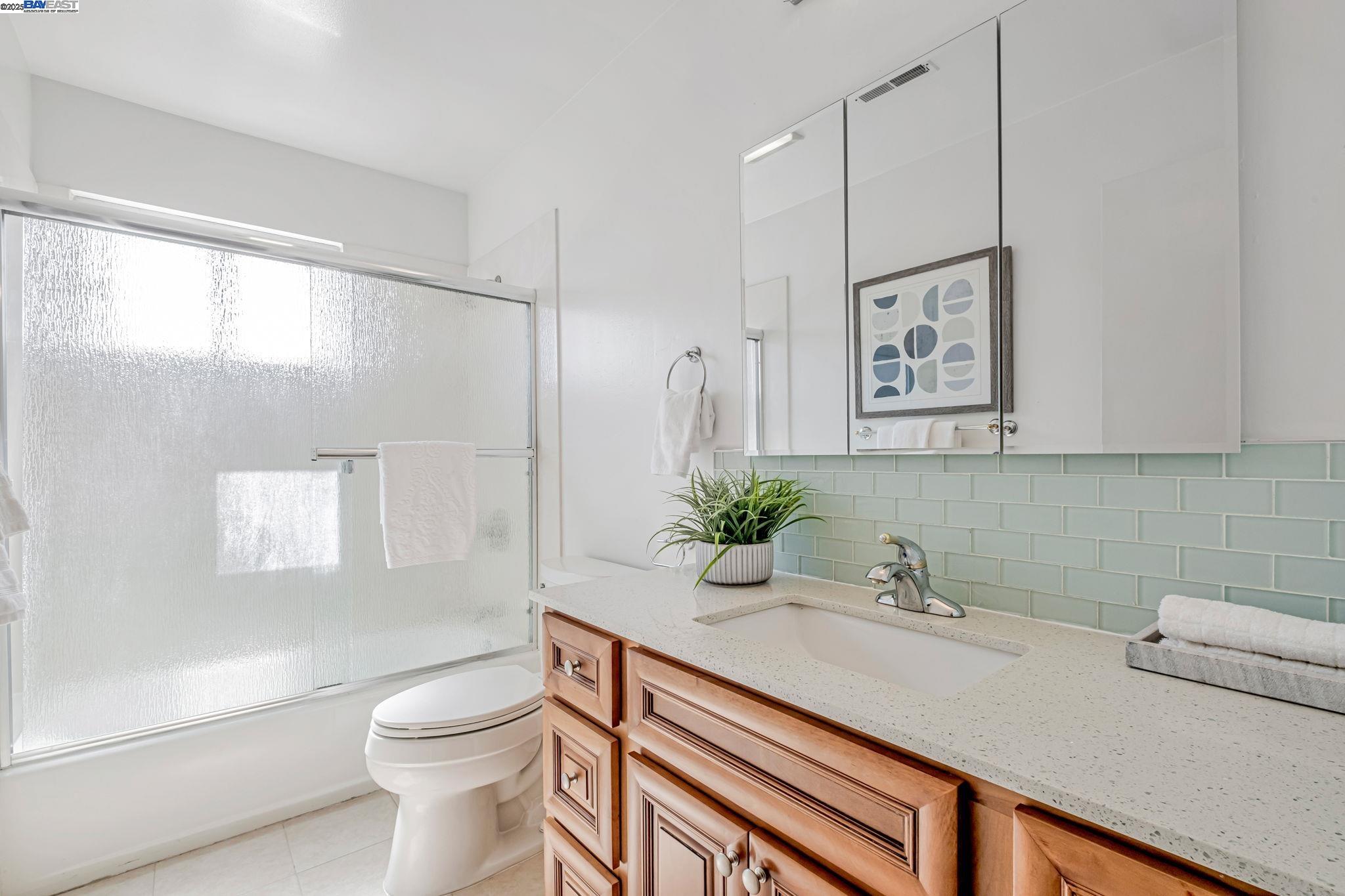 Detail Gallery Image 19 of 28 For 2474 Fairway Dr, San Leandro,  CA 94577 - 2 Beds | 1/1 Baths