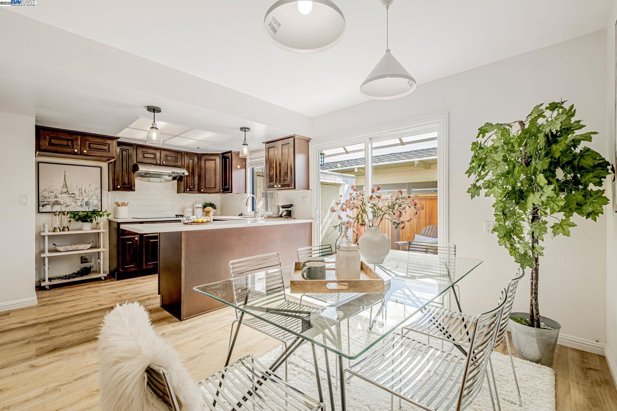 Detail Gallery Image 9 of 28 For 2474 Fairway Dr, San Leandro,  CA 94577 - 2 Beds | 1/1 Baths