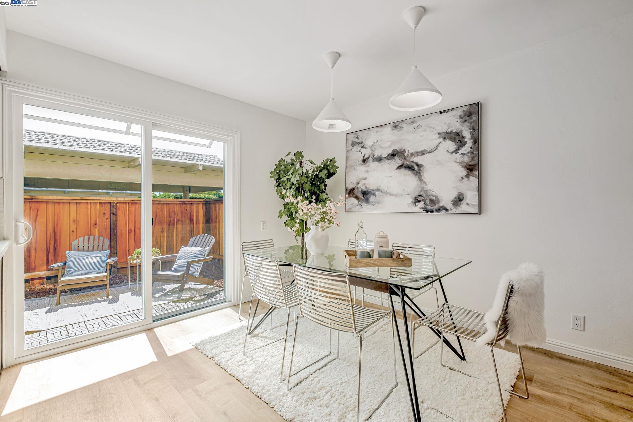 Detail Gallery Image 10 of 28 For 2474 Fairway Dr, San Leandro,  CA 94577 - 2 Beds | 1/1 Baths