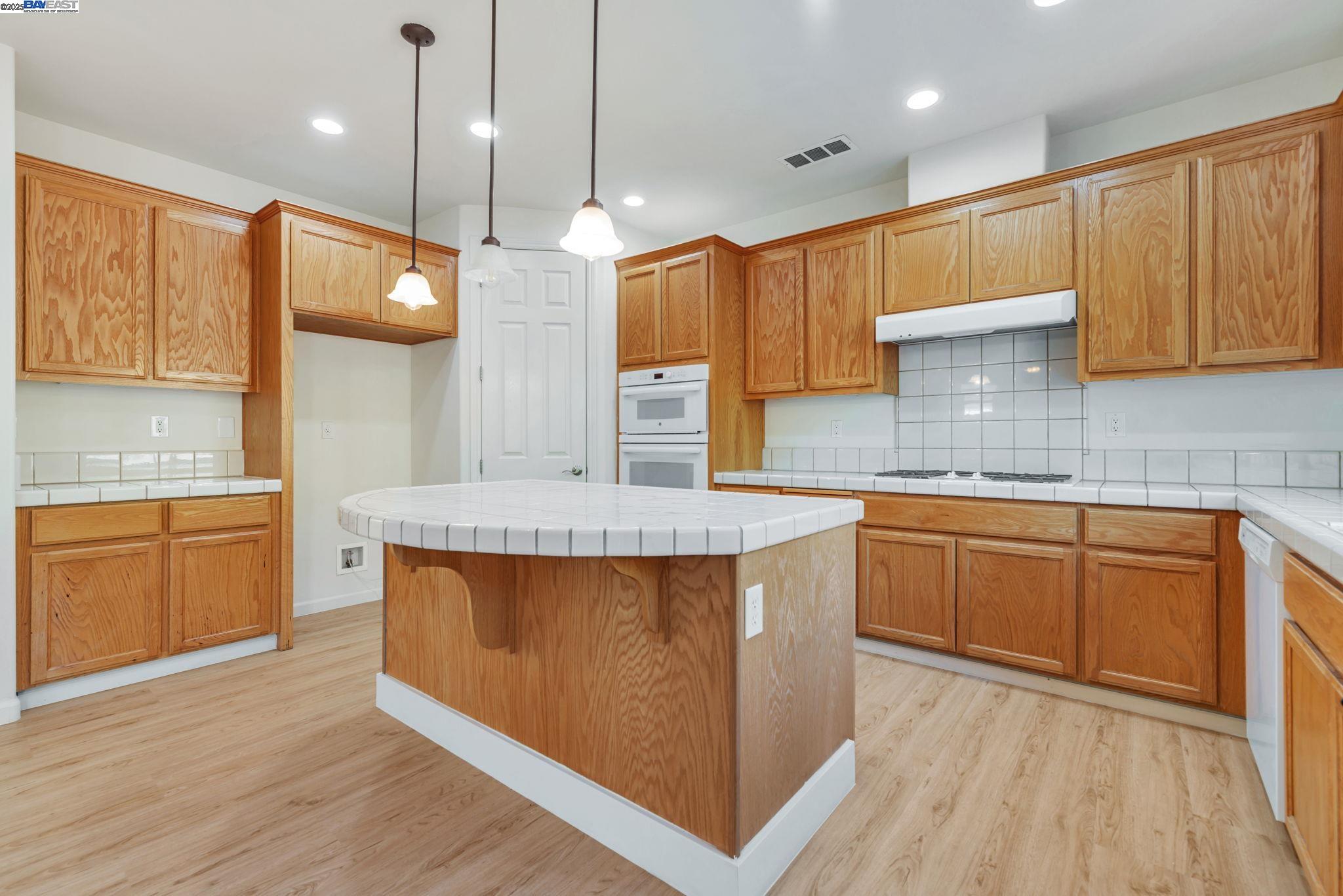Detail Gallery Image 12 of 51 For 5675 Arcadia Cir, Discovery Bay,  CA 94505 - 4 Beds | 3/1 Baths