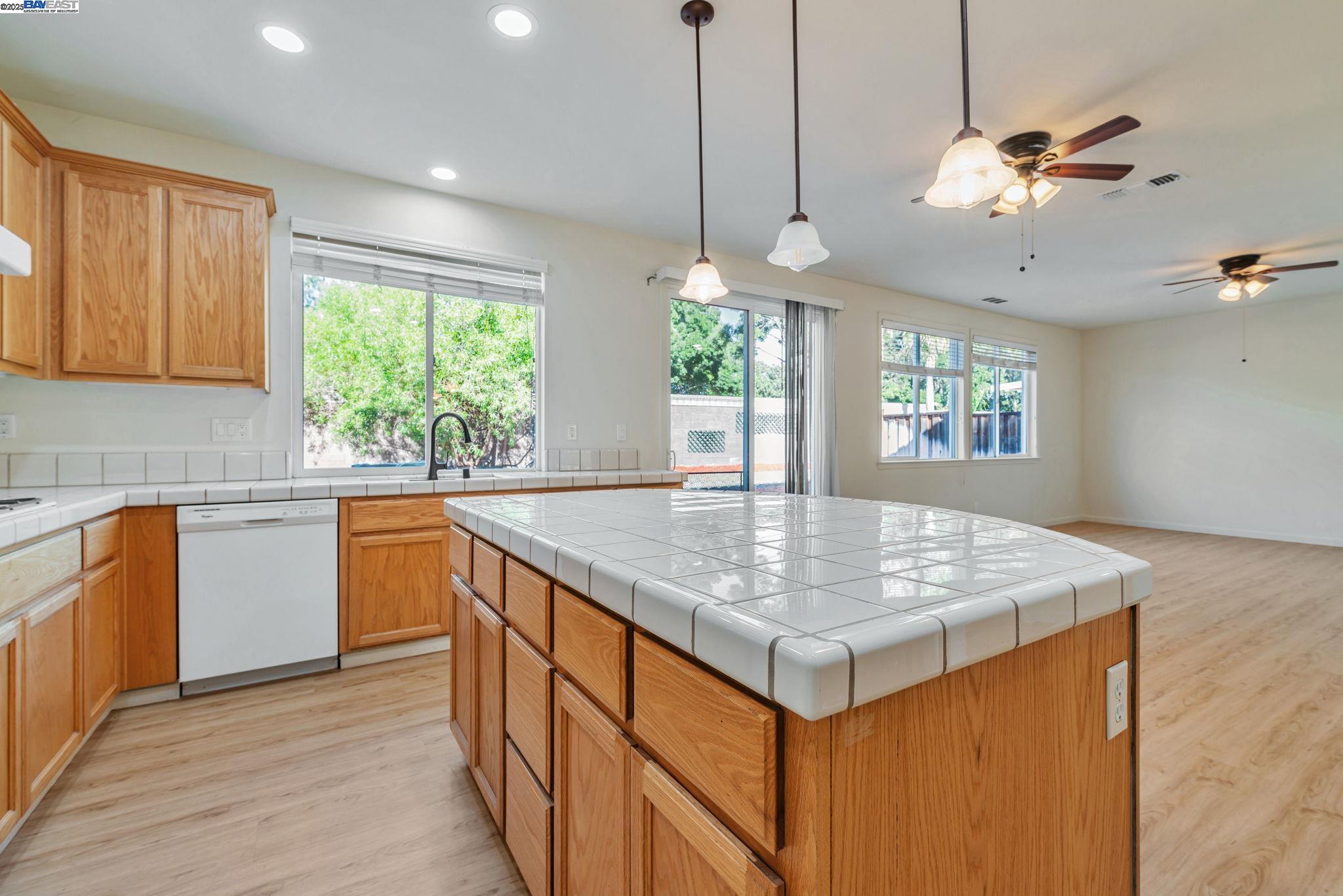 Detail Gallery Image 14 of 51 For 5675 Arcadia Cir, Discovery Bay,  CA 94505 - 4 Beds | 3/1 Baths