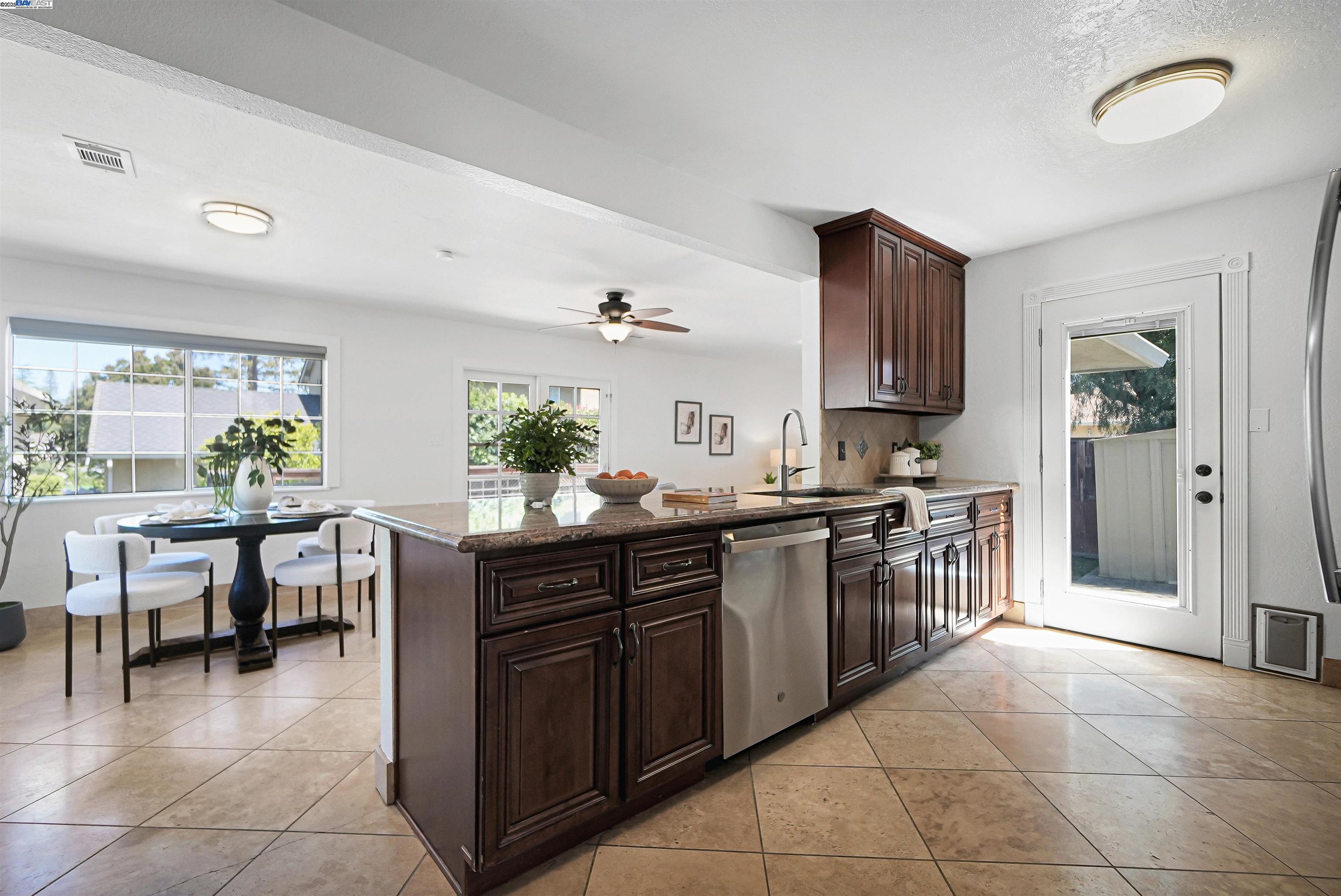 Detail Gallery Image 15 of 54 For 17526 Parker Rd, Castro Valley,  CA 94546 - 4 Beds | 2 Baths