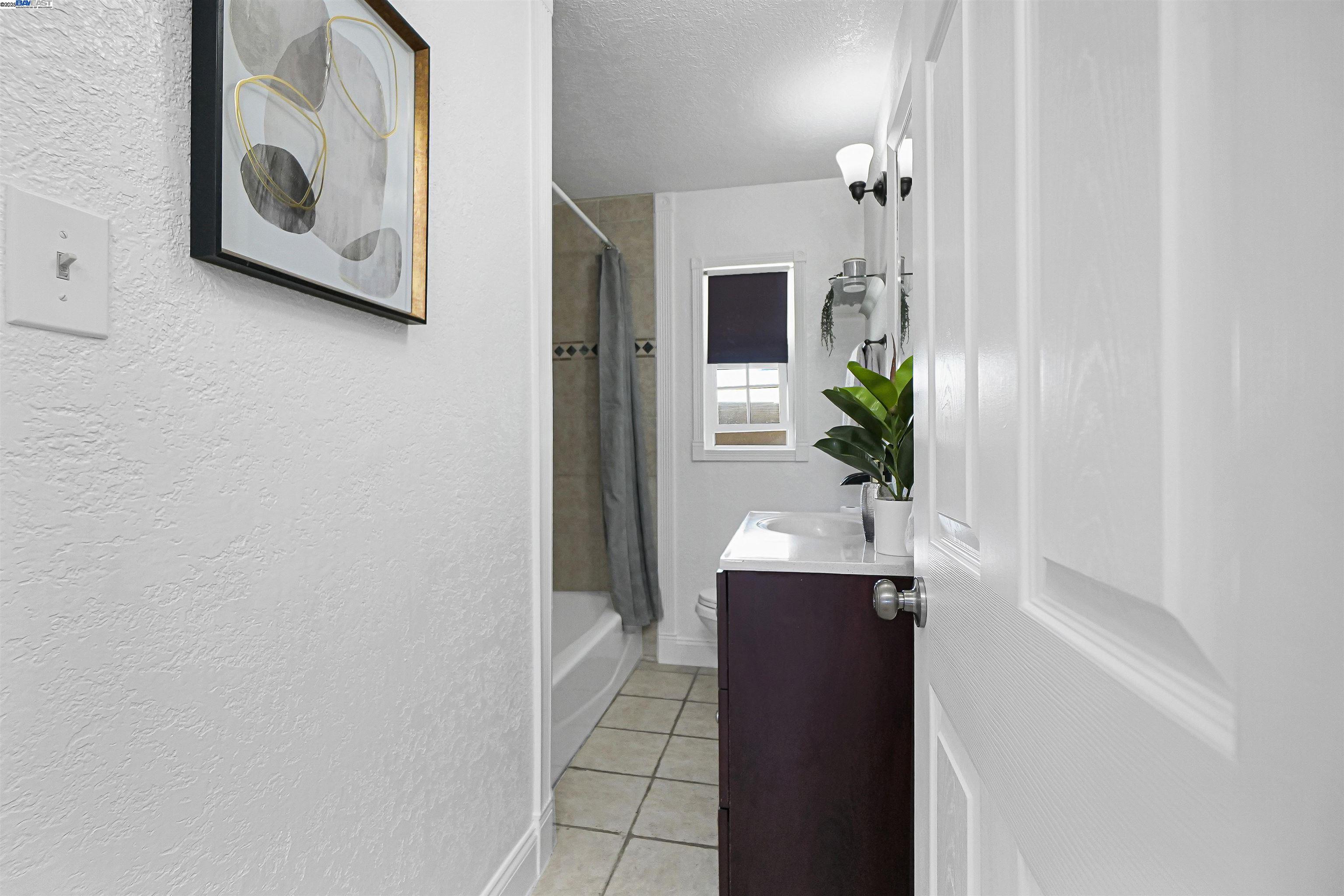 Detail Gallery Image 27 of 54 For 17526 Parker Rd, Castro Valley,  CA 94546 - 4 Beds | 2 Baths