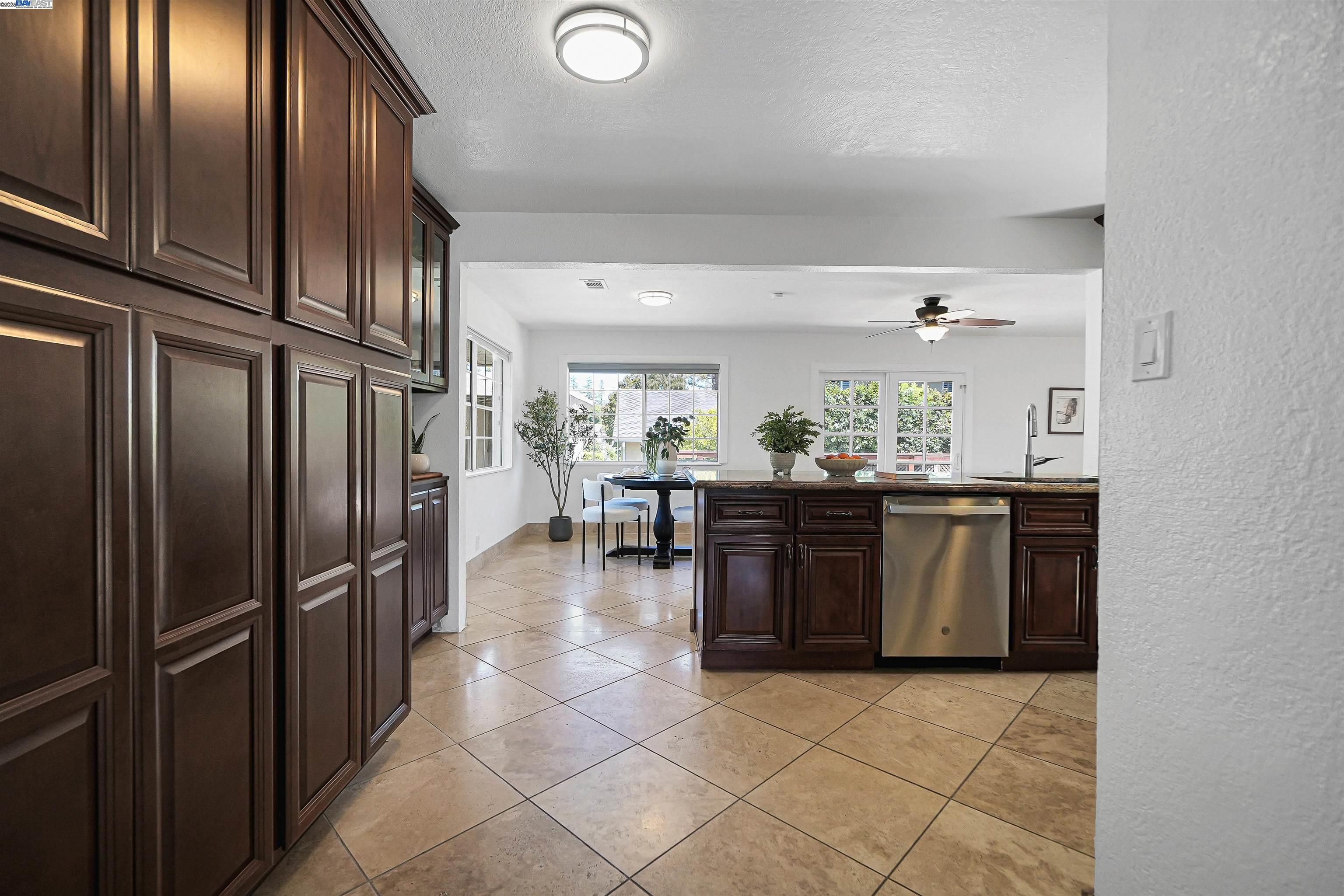 Detail Gallery Image 10 of 54 For 17526 Parker Rd, Castro Valley,  CA 94546 - 4 Beds | 2 Baths