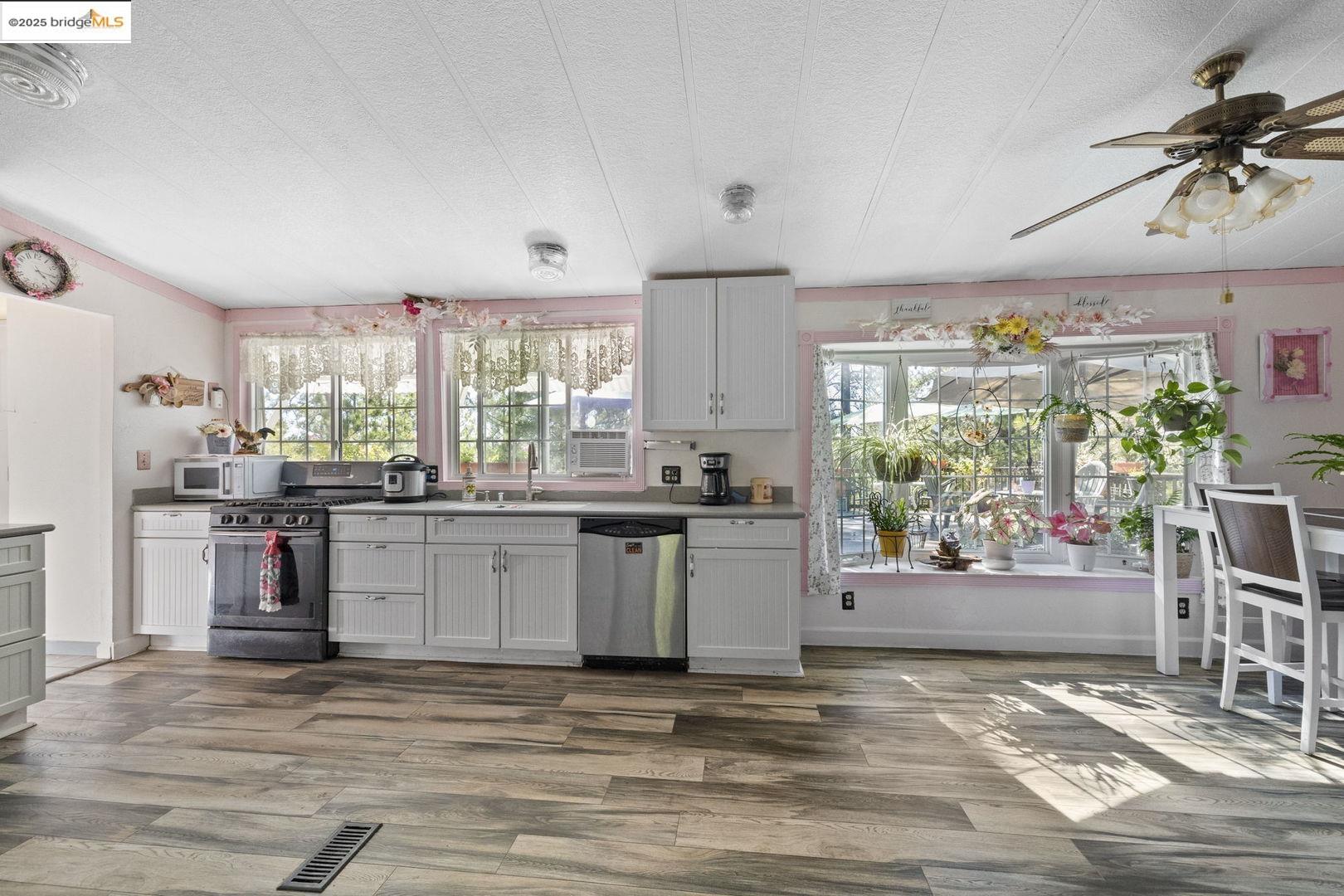 Detail Gallery Image 9 of 28 For 22411 Kennebec Ln, Columbia,  CA 95310 - 4 Beds | 2 Baths