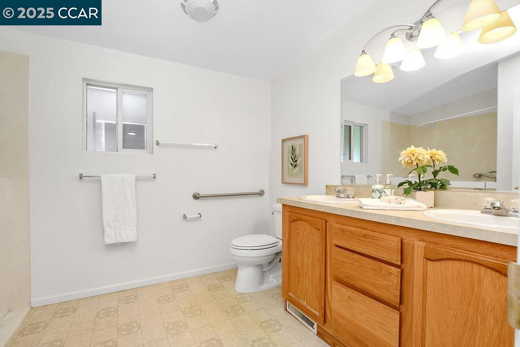 Detail Gallery Image 15 of 31 For 281 Aria Drive #143,  Pacheco,  CA 94553 - 3 Beds | 2 Baths