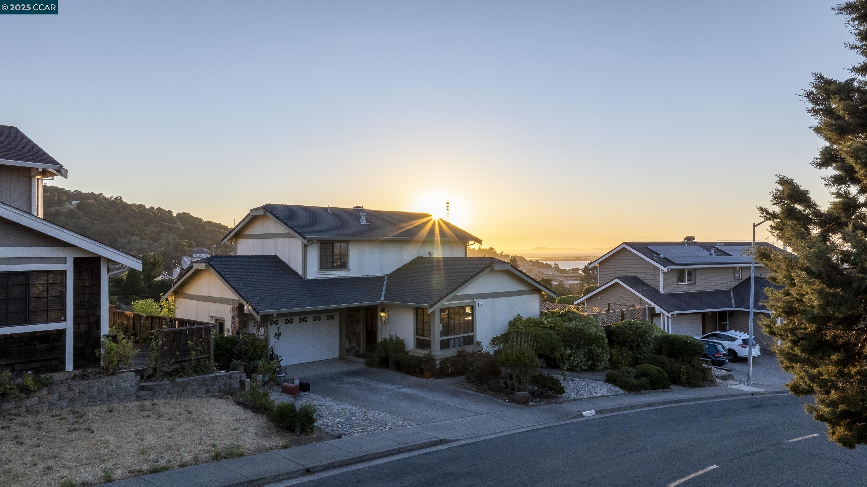 Detail Gallery Image 3 of 60 For 166 Duperu Dr, Crockett,  CA 94525 - 3 Beds | 2/1 Baths