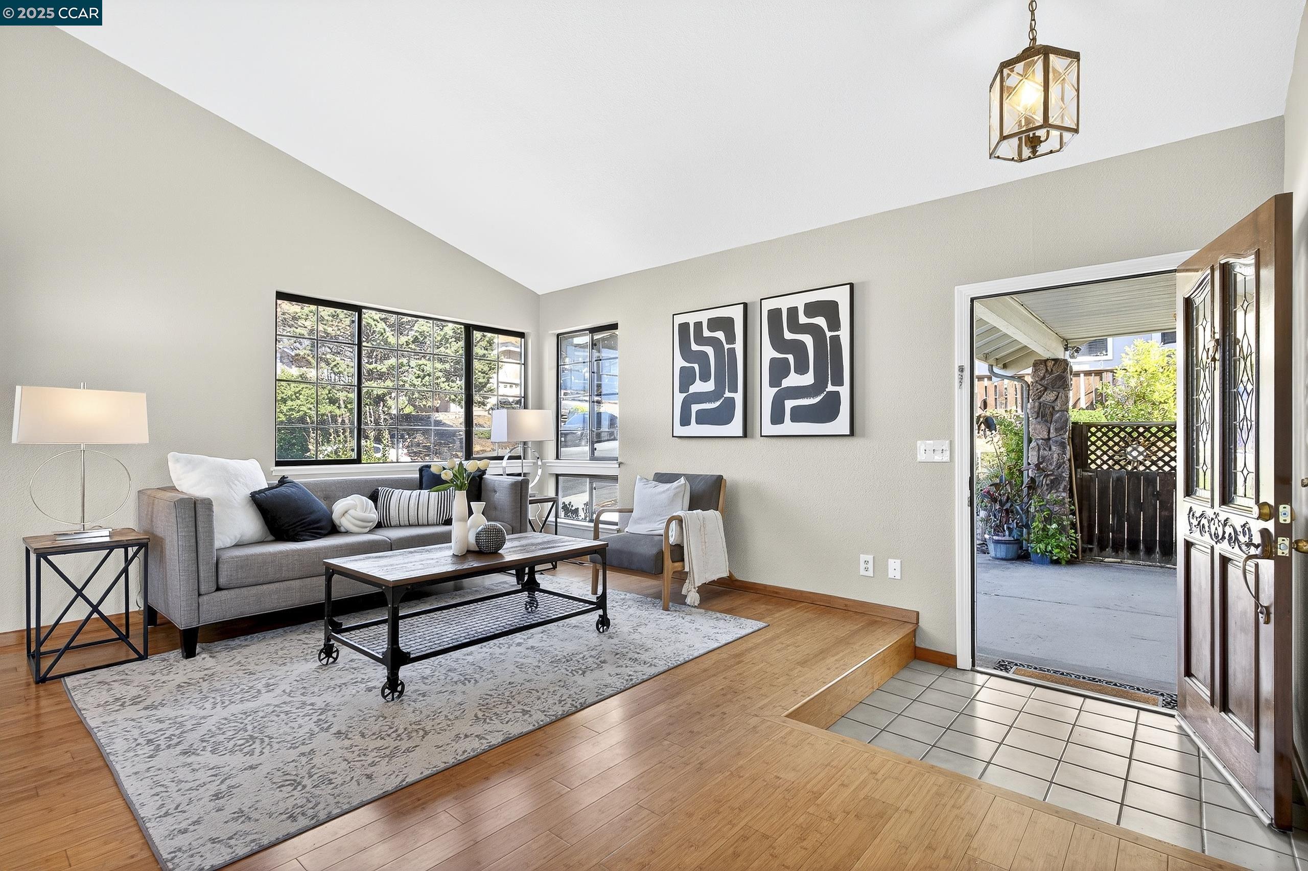 Detail Gallery Image 4 of 60 For 166 Duperu Dr, Crockett,  CA 94525 - 3 Beds | 2/1 Baths