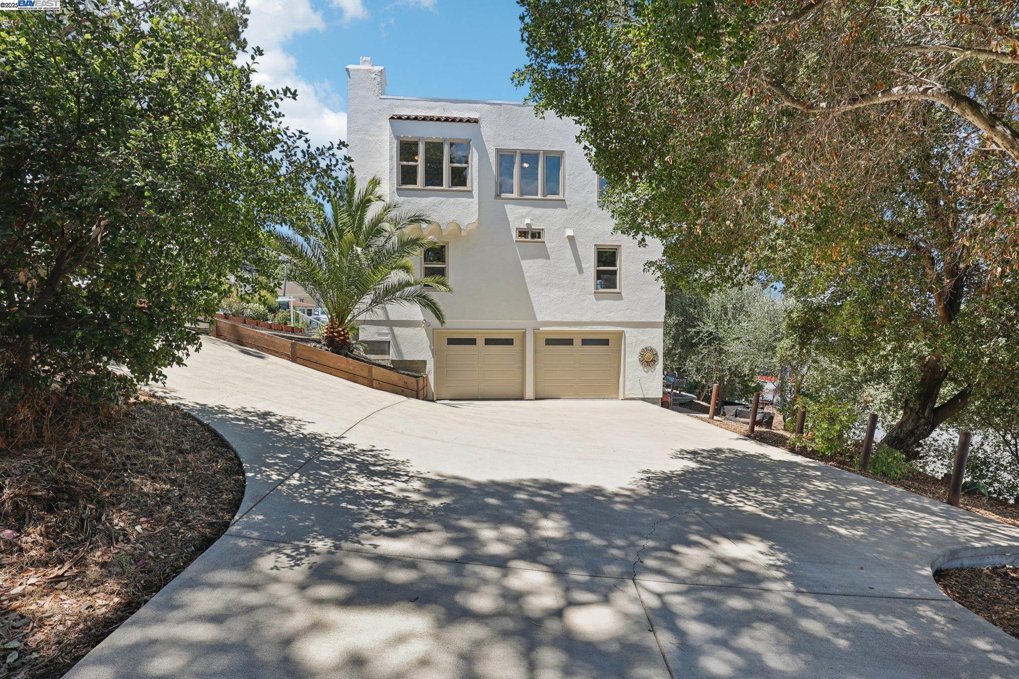 Detail Gallery Image 4 of 28 For 352 Winslow St, Crockett,  CA 94525 - – Beds | – Baths
