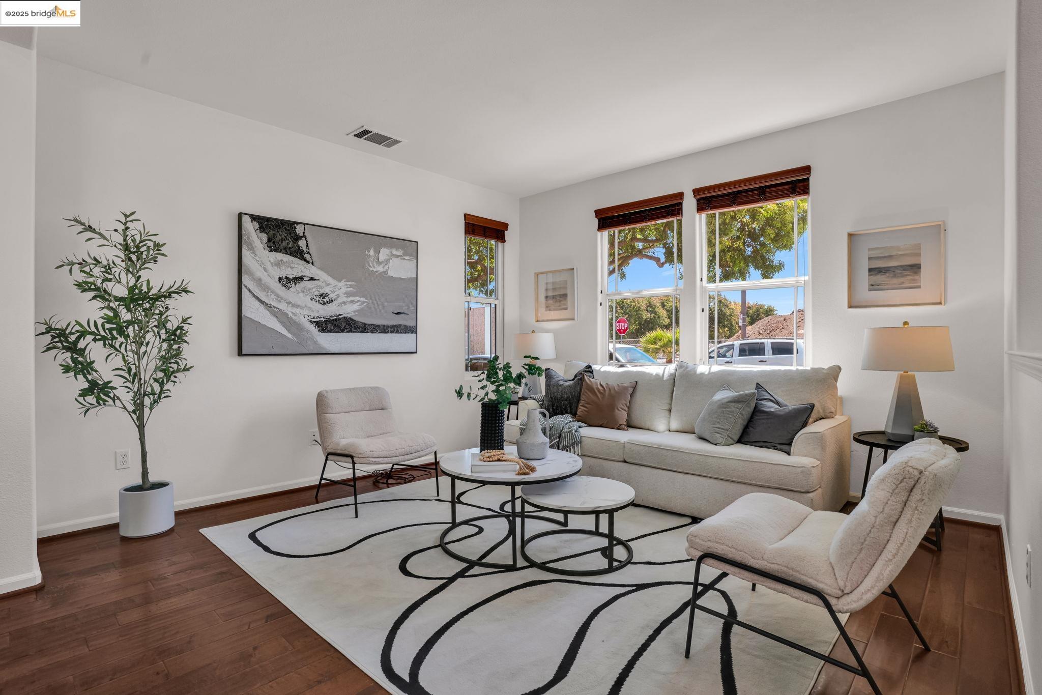 Detail Gallery Image 2 of 46 For 1623 Fortmann Way, Alameda,  CA 94501 - 4 Beds | 3/1 Baths