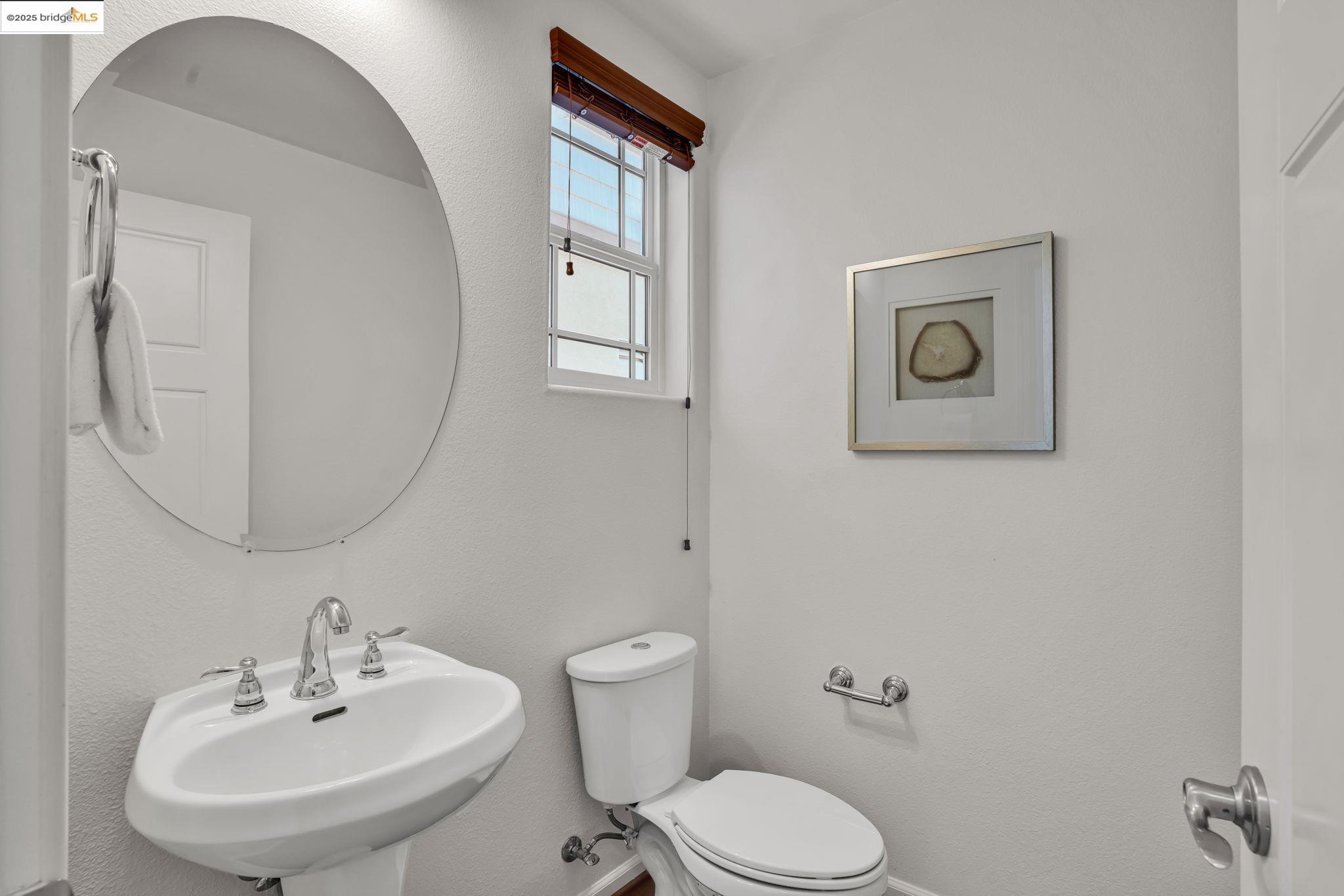 Detail Gallery Image 12 of 46 For 1623 Fortmann Way, Alameda,  CA 94501 - 4 Beds | 3/1 Baths