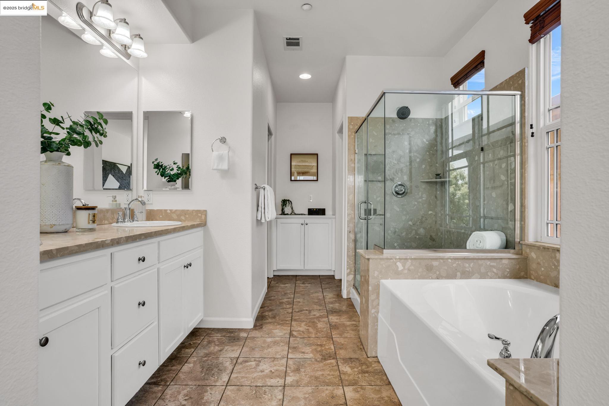 Detail Gallery Image 18 of 46 For 1623 Fortmann Way, Alameda,  CA 94501 - 4 Beds | 3/1 Baths