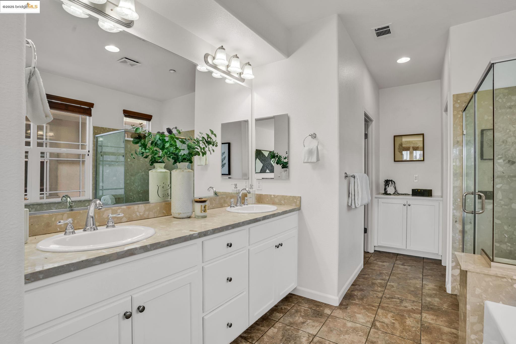 Detail Gallery Image 19 of 46 For 1623 Fortmann Way, Alameda,  CA 94501 - 4 Beds | 3/1 Baths