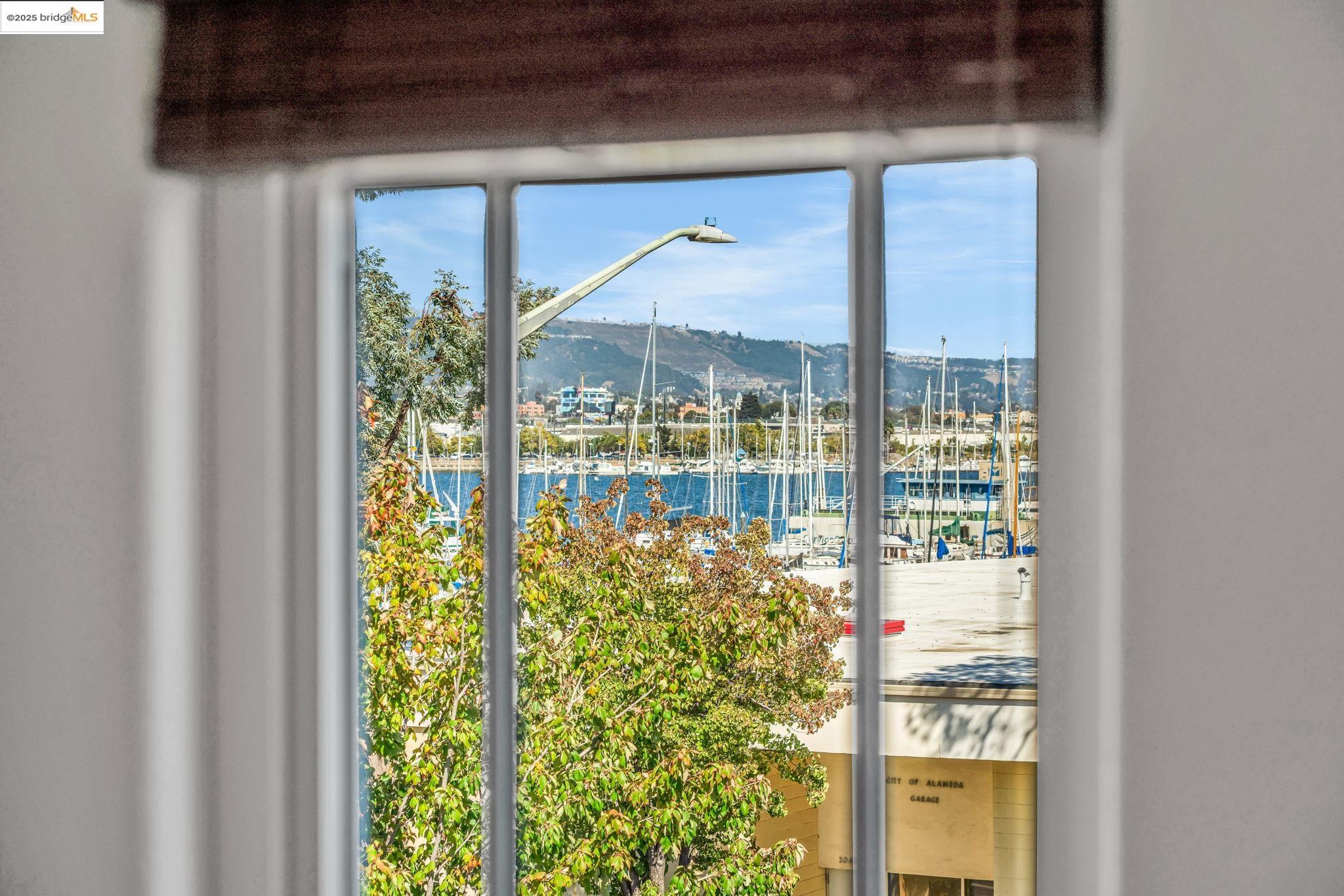 Detail Gallery Image 27 of 46 For 1623 Fortmann Way, Alameda,  CA 94501 - 4 Beds | 3/1 Baths