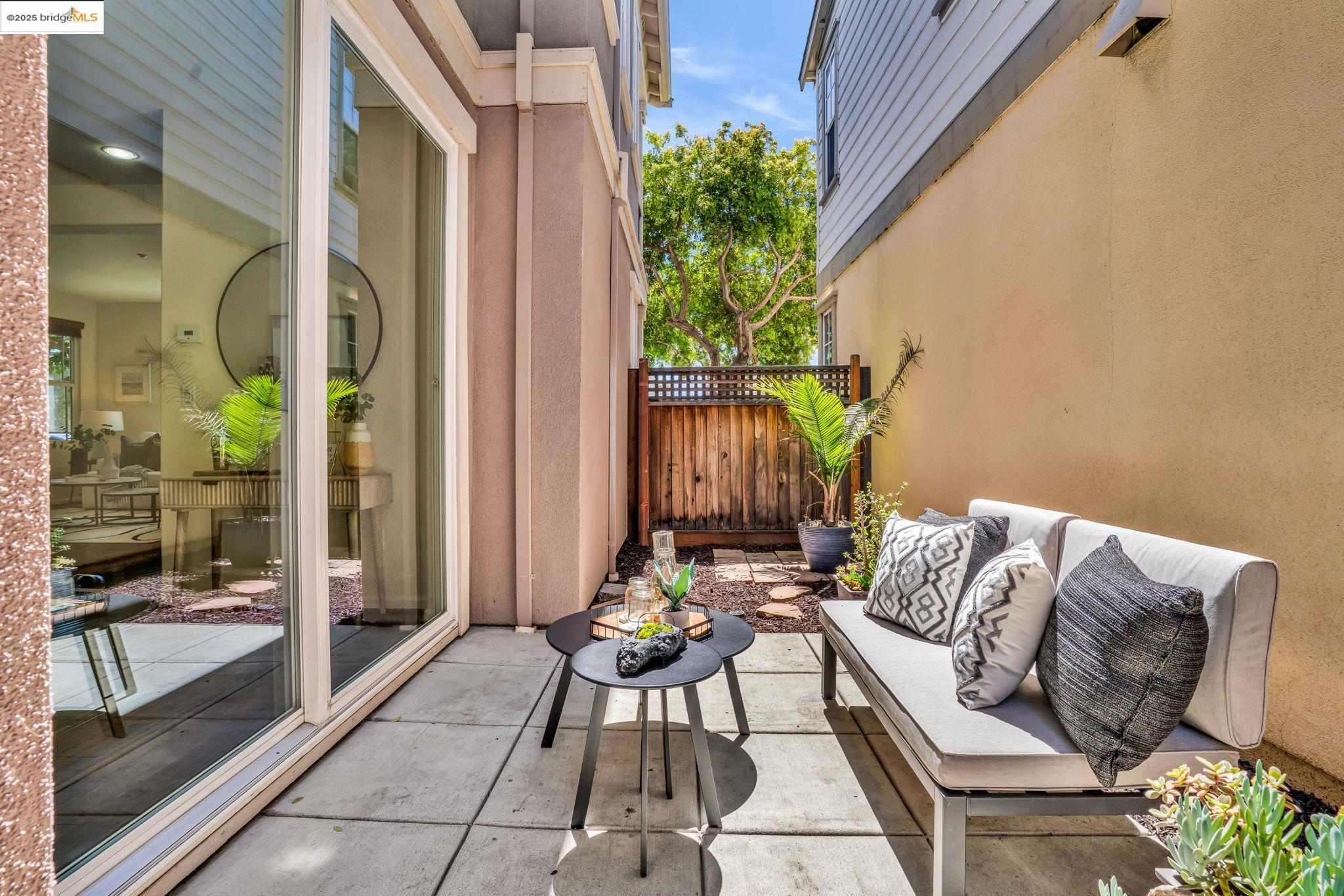 Detail Gallery Image 35 of 46 For 1623 Fortmann Way, Alameda,  CA 94501 - 4 Beds | 3/1 Baths