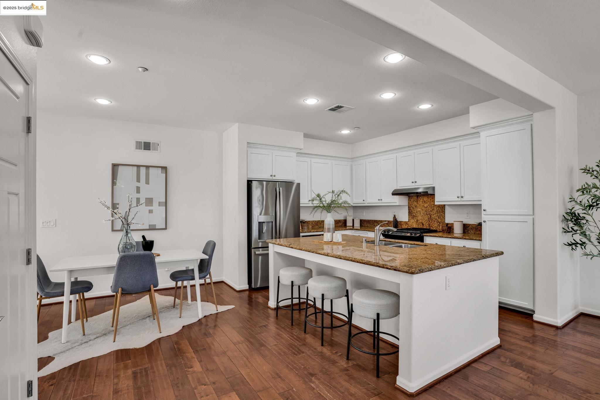 Detail Gallery Image 5 of 46 For 1623 Fortmann Way, Alameda,  CA 94501 - 4 Beds | 3/1 Baths