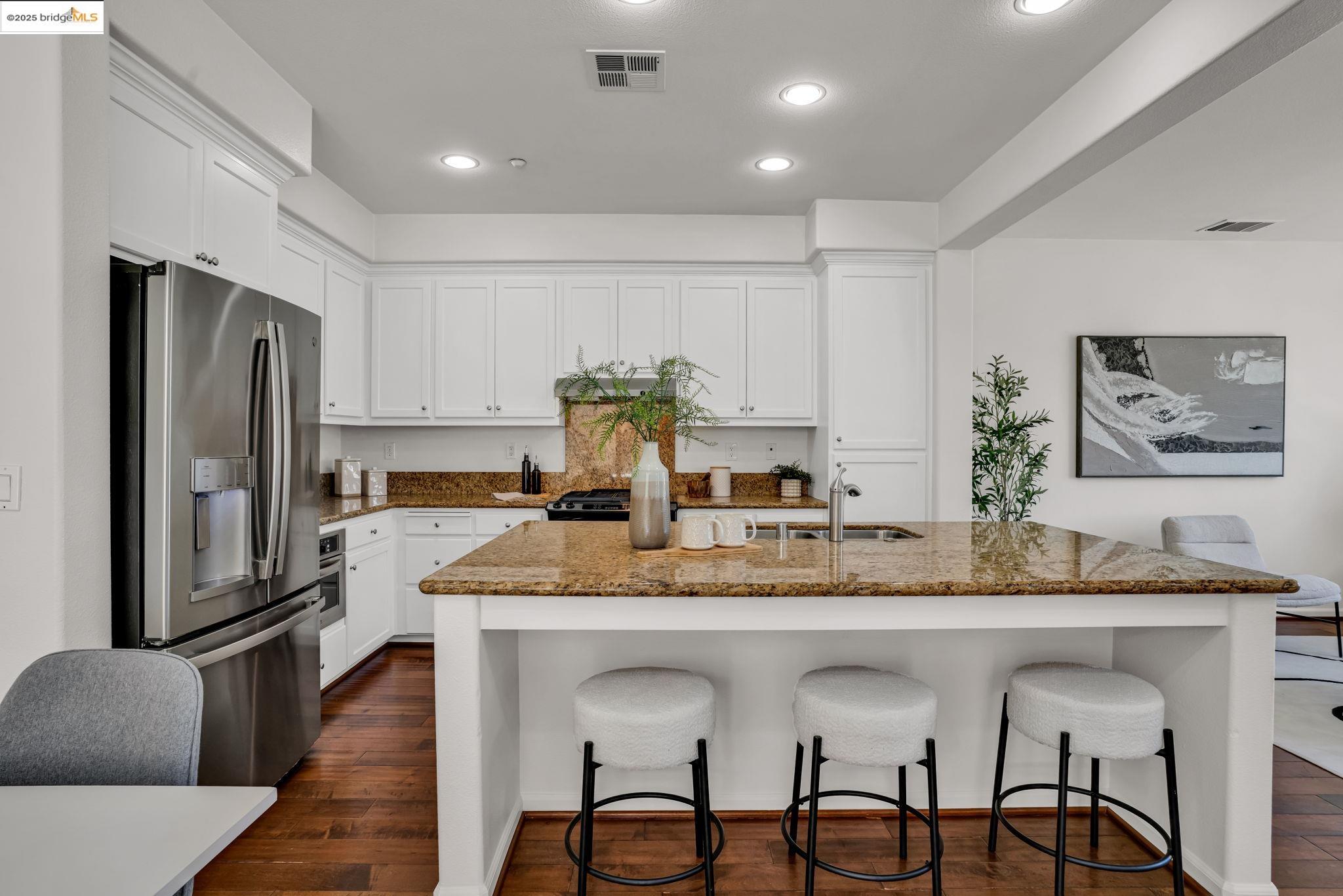 Detail Gallery Image 6 of 46 For 1623 Fortmann Way, Alameda,  CA 94501 - 4 Beds | 3/1 Baths