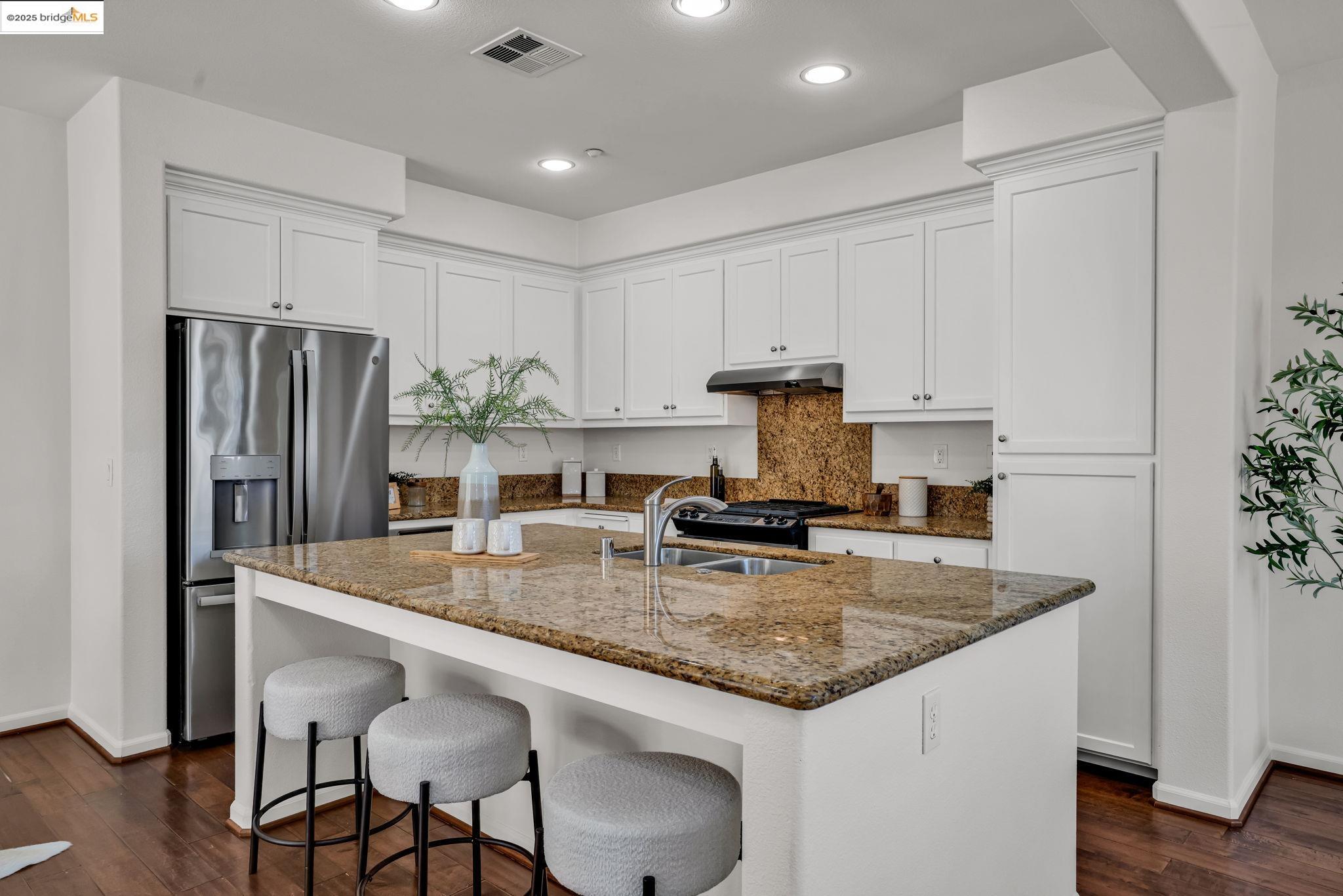 Detail Gallery Image 7 of 46 For 1623 Fortmann Way, Alameda,  CA 94501 - 4 Beds | 3/1 Baths