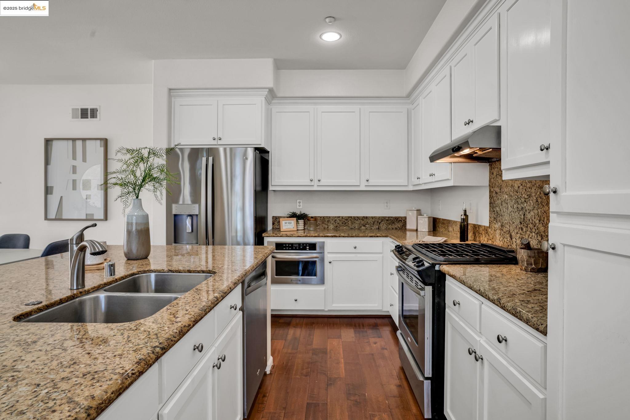 Detail Gallery Image 8 of 46 For 1623 Fortmann Way, Alameda,  CA 94501 - 4 Beds | 3/1 Baths