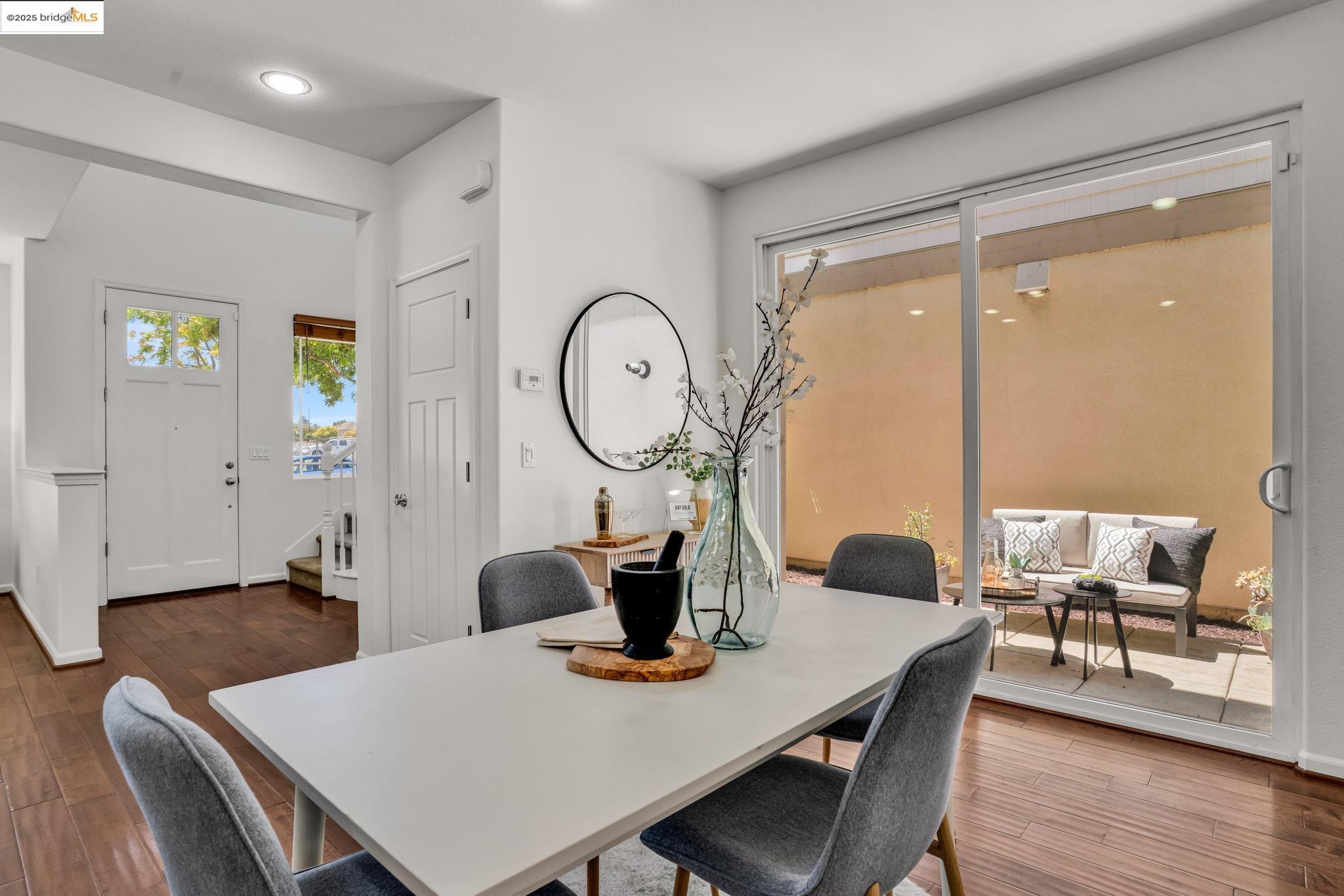 Detail Gallery Image 10 of 46 For 1623 Fortmann Way, Alameda,  CA 94501 - 4 Beds | 3/1 Baths