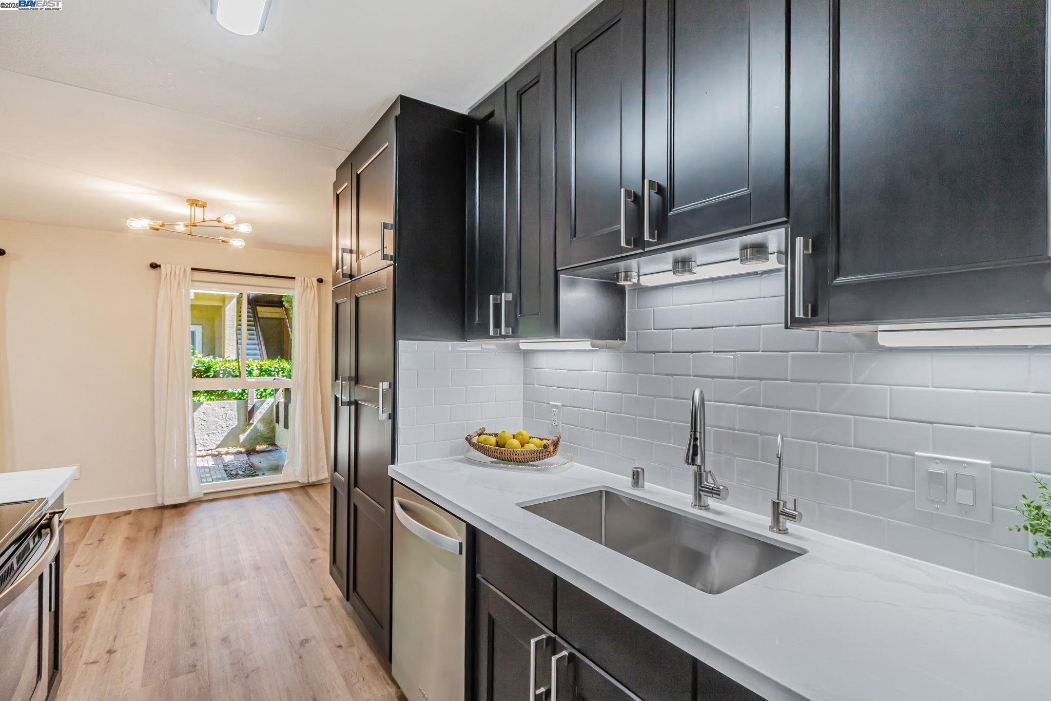 Detail Gallery Image 8 of 44 For 291 Tradewinds Dr #7,  San Jose,  CA 95123 - 2 Beds | 1 Baths