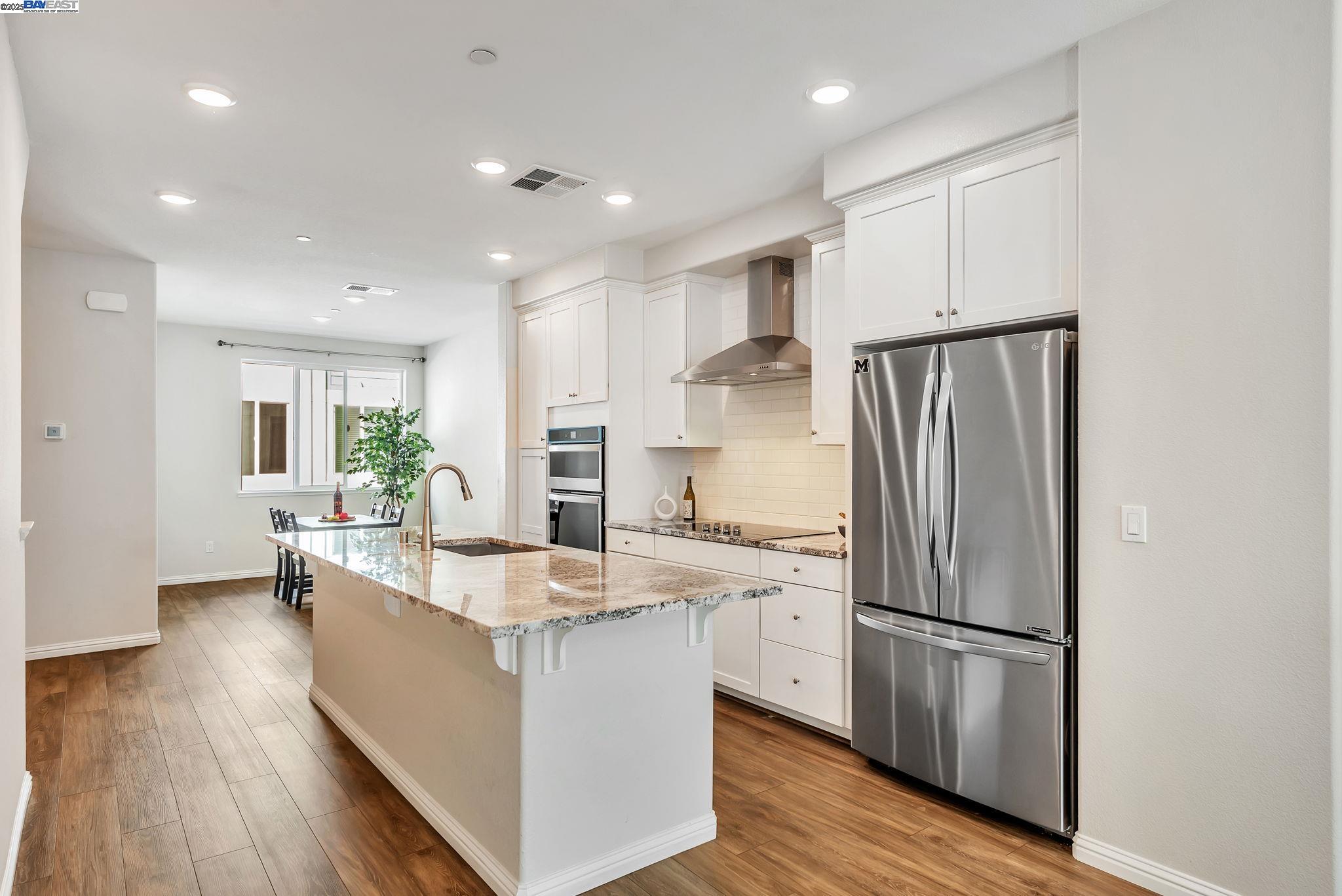 Detail Gallery Image 11 of 29 For 571 Apricot Way, San Jose,  CA 95133 - 3 Beds | 3/1 Baths