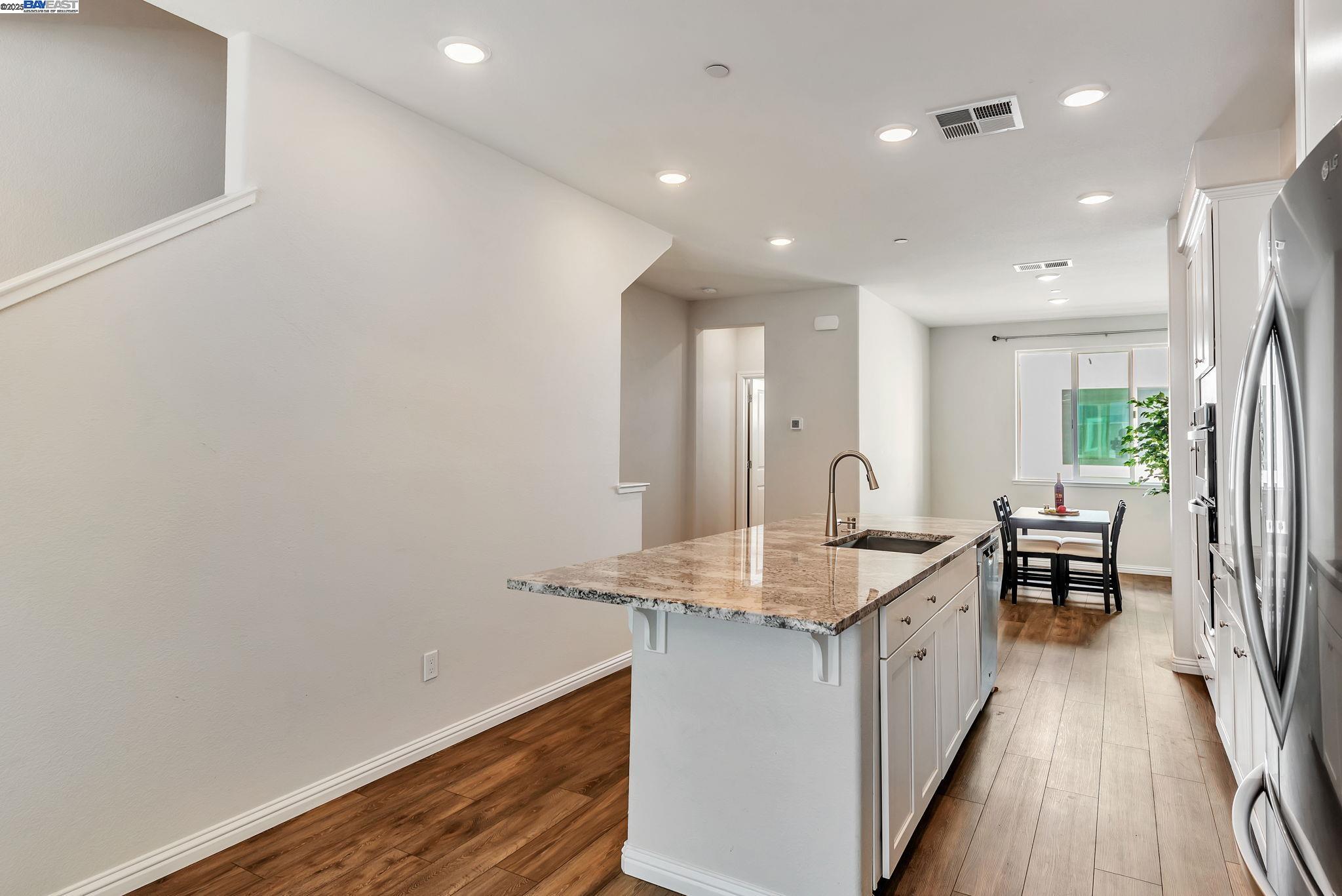 Detail Gallery Image 12 of 29 For 571 Apricot Way, San Jose,  CA 95133 - 3 Beds | 3/1 Baths