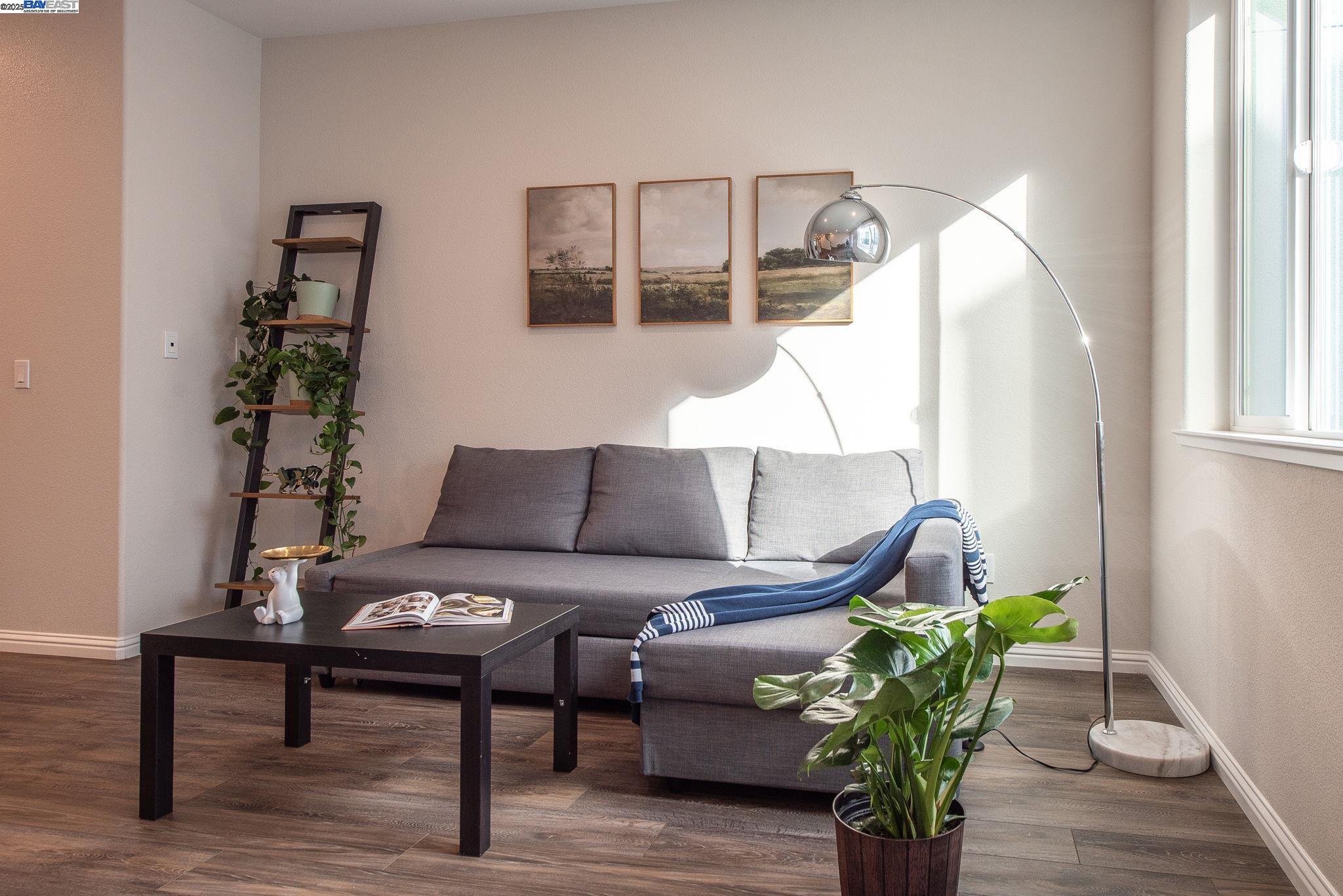 Detail Gallery Image 15 of 29 For 571 Apricot Way, San Jose,  CA 95133 - 3 Beds | 3/1 Baths