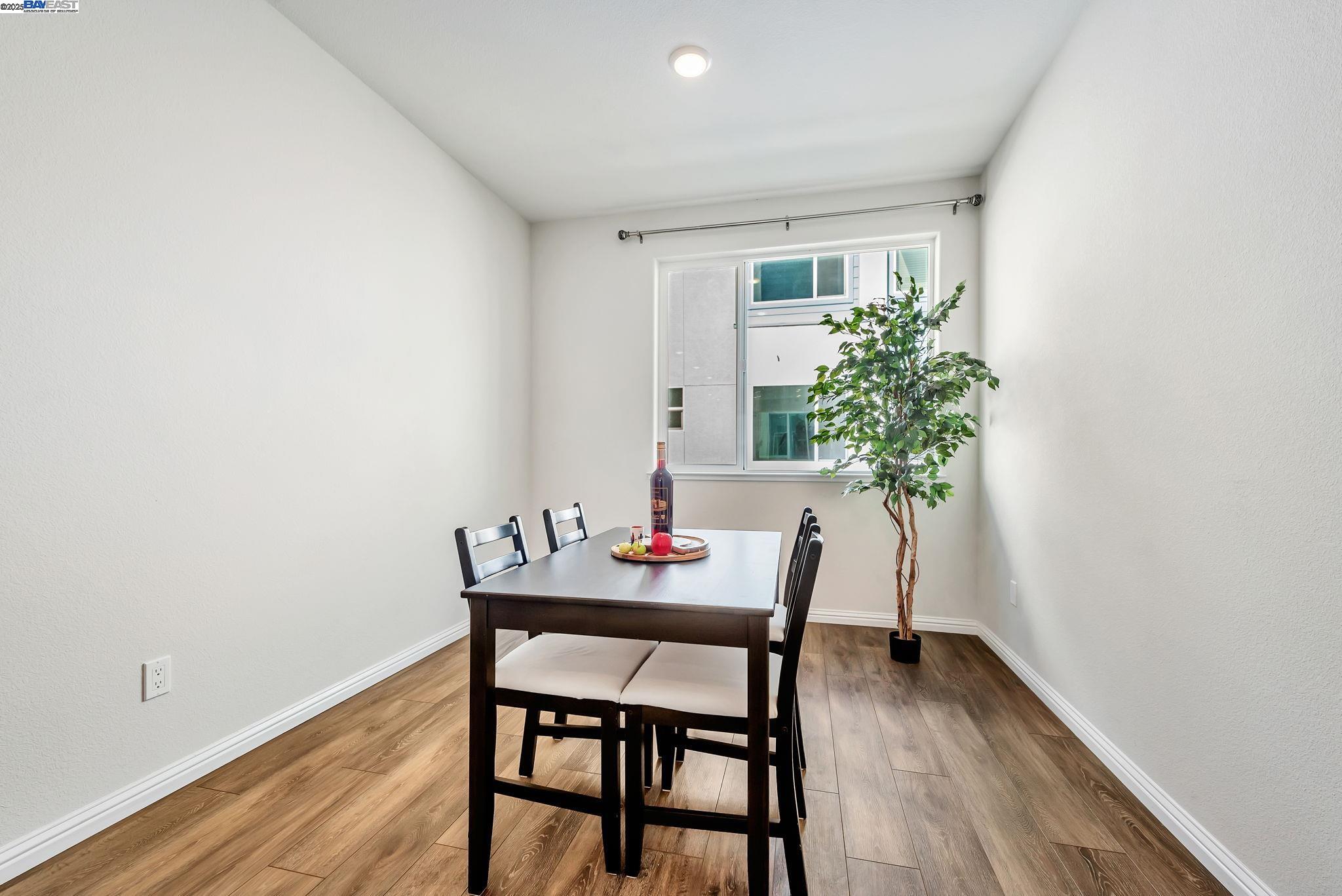 Detail Gallery Image 6 of 29 For 571 Apricot Way, San Jose,  CA 95133 - 3 Beds | 3/1 Baths